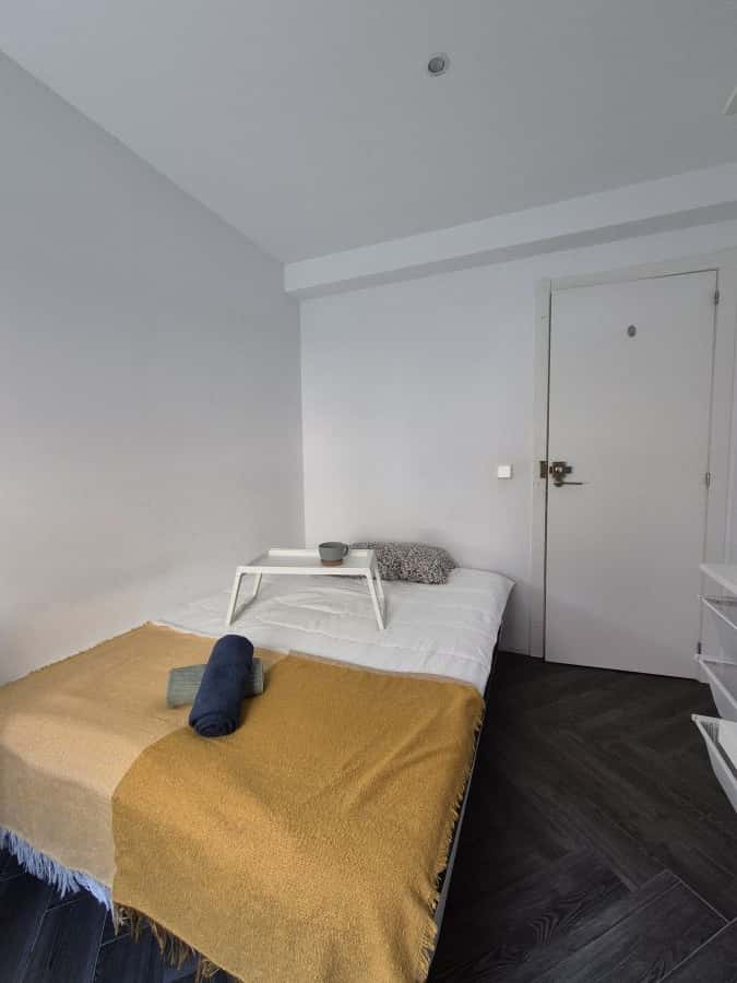 Habitación en piso de 4 habitaciones en Camins Al Grau