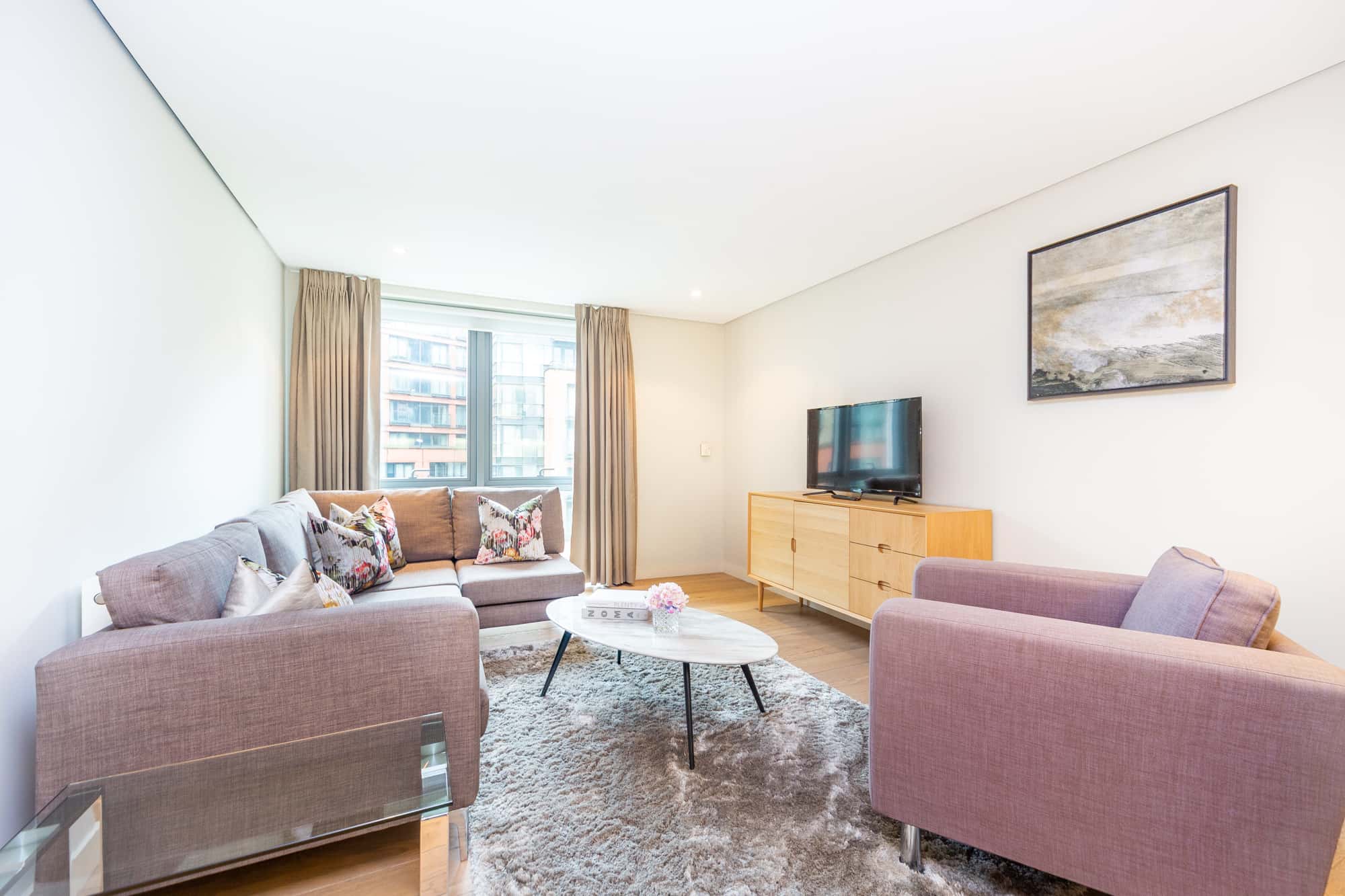 Spacious and elegant three-bedroom, two-bathroom apartment in Paddington