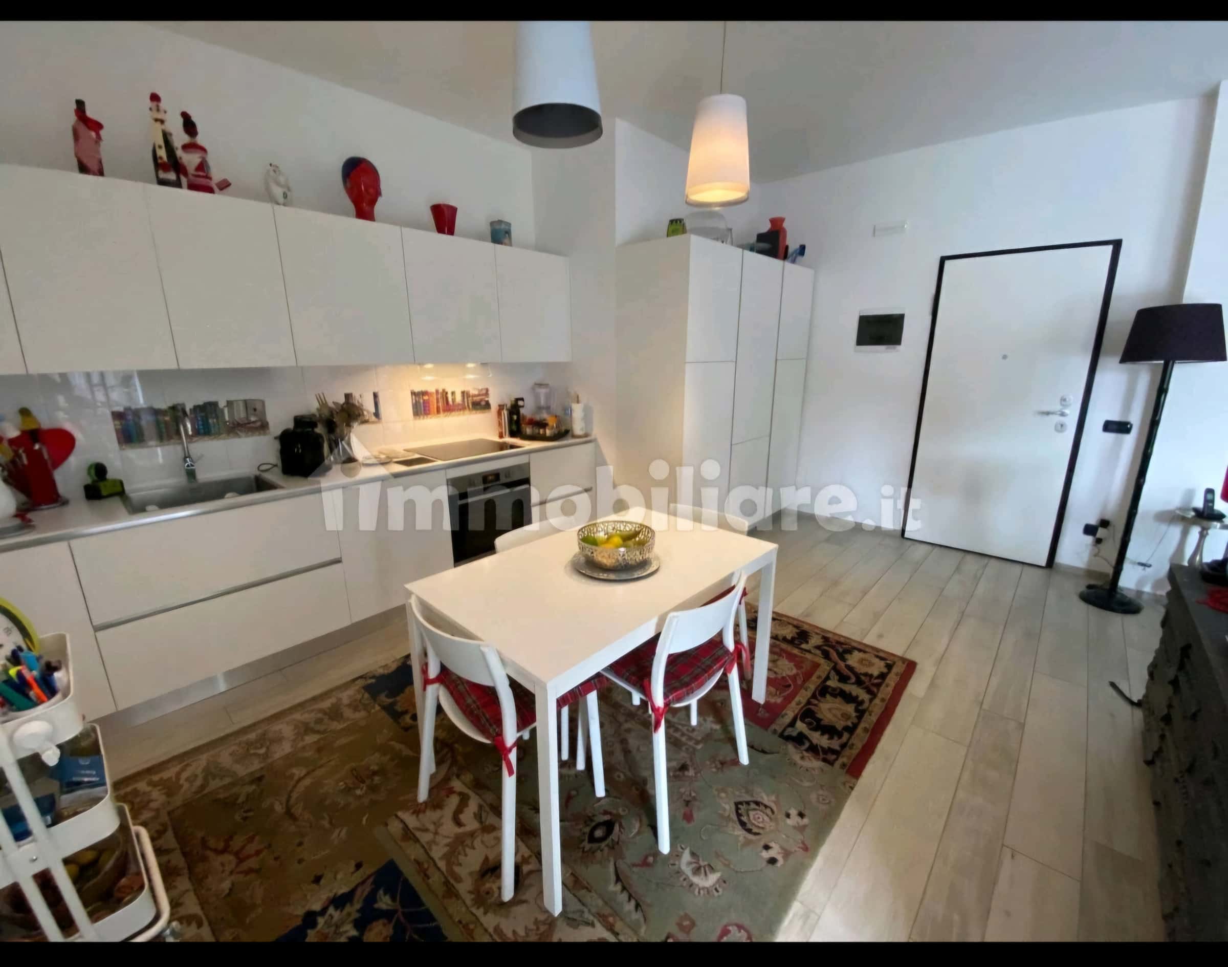 Chambre dans Via Crimea, Milano pour 135 m² avec 3 chambres