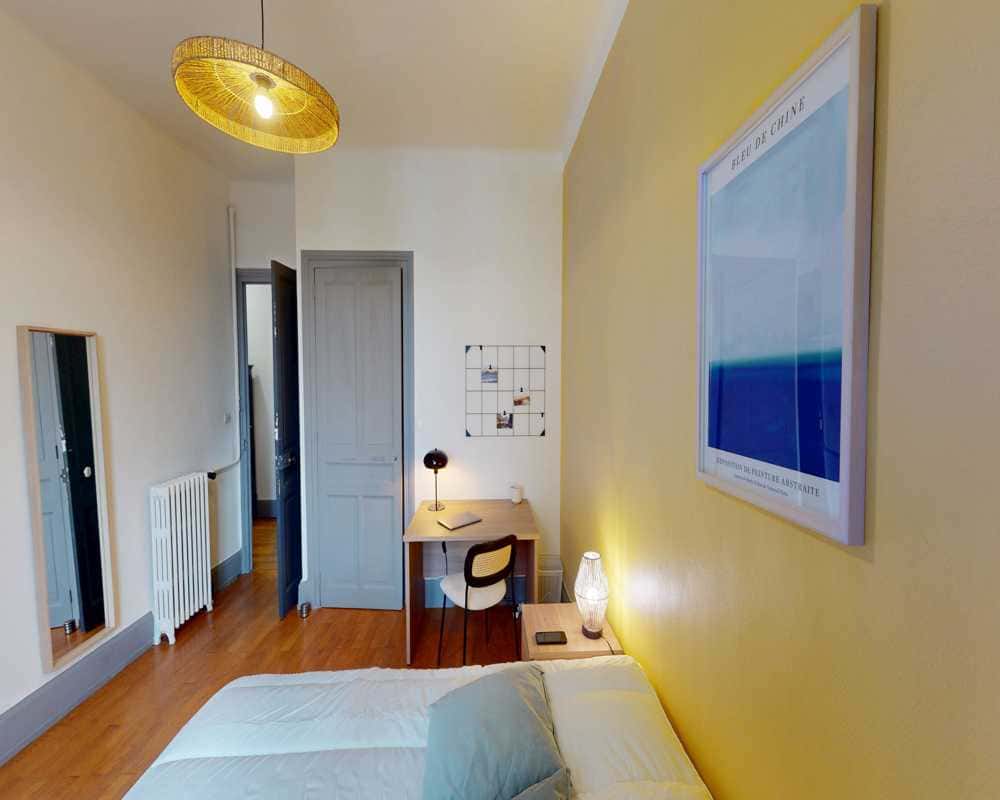 Chambre dans le rue de crequi