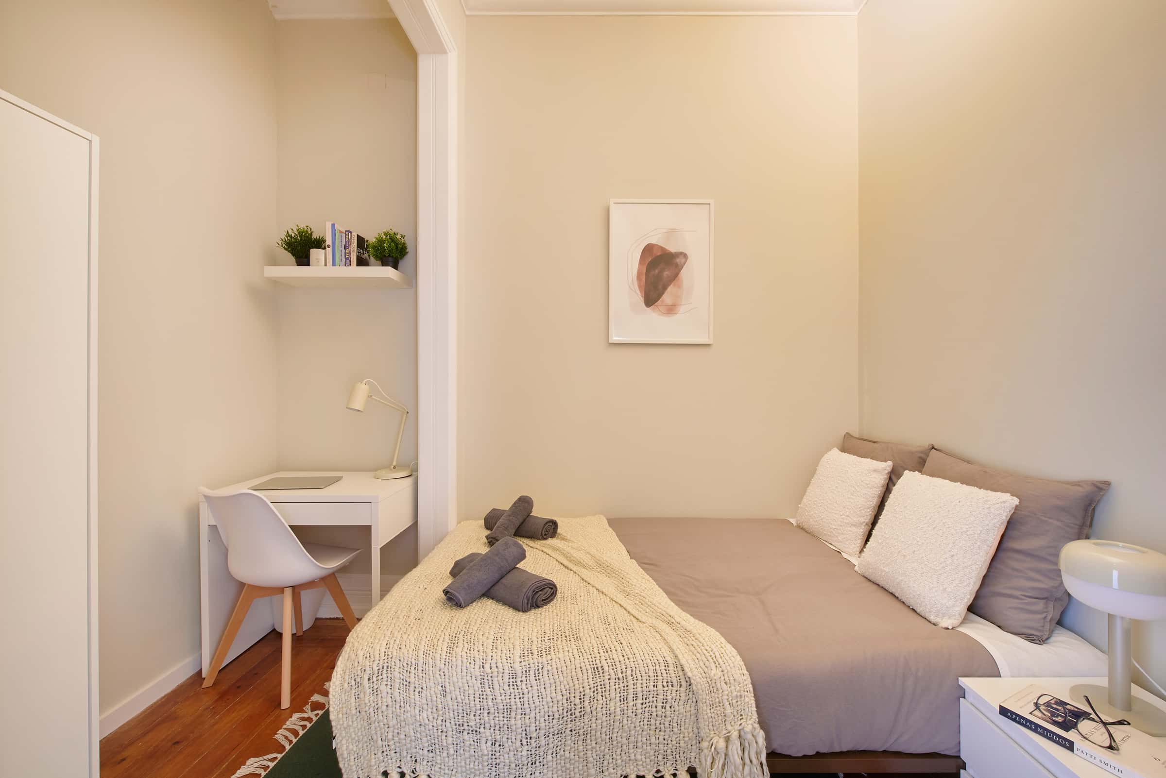 Interior Bedroom in a 7-bedroom apartment in Av. António Augusto Aguiar, Lisbon - Room 7