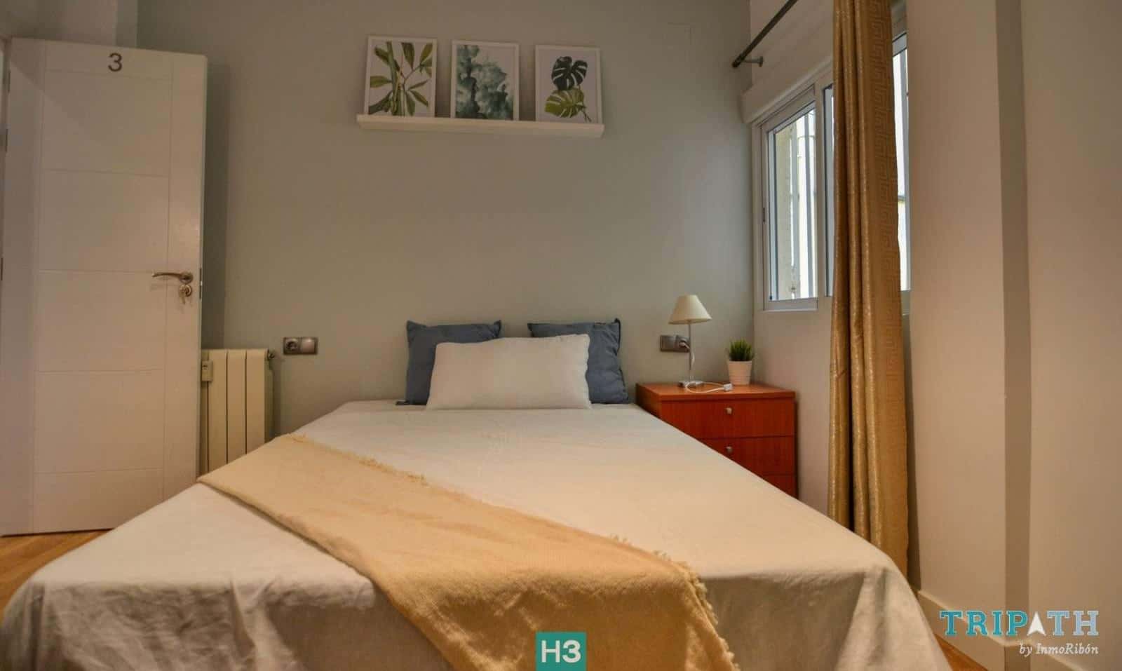 Double bed in Shared apartment in Madrid