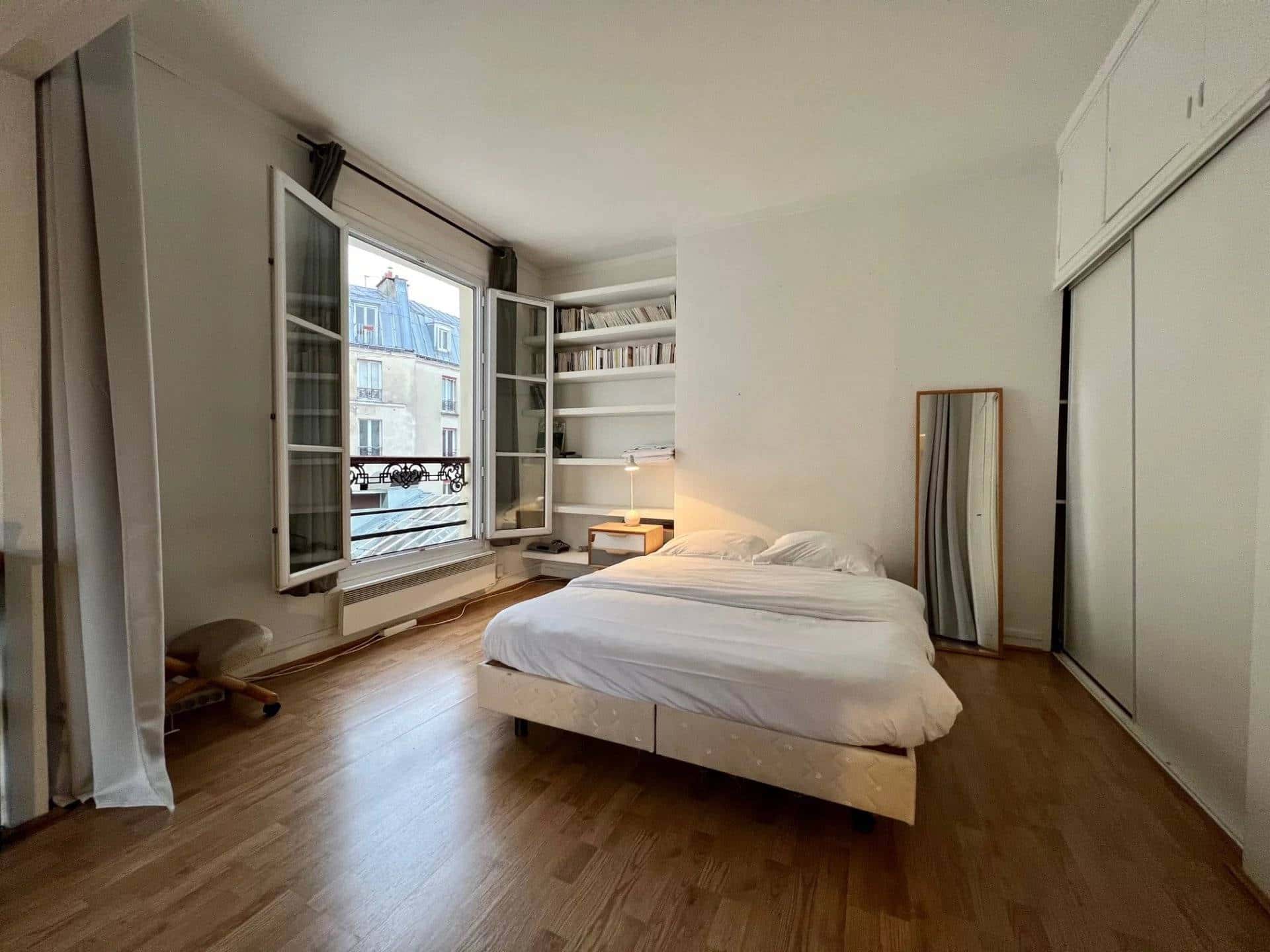 Grand studio Canal Saint-Martin