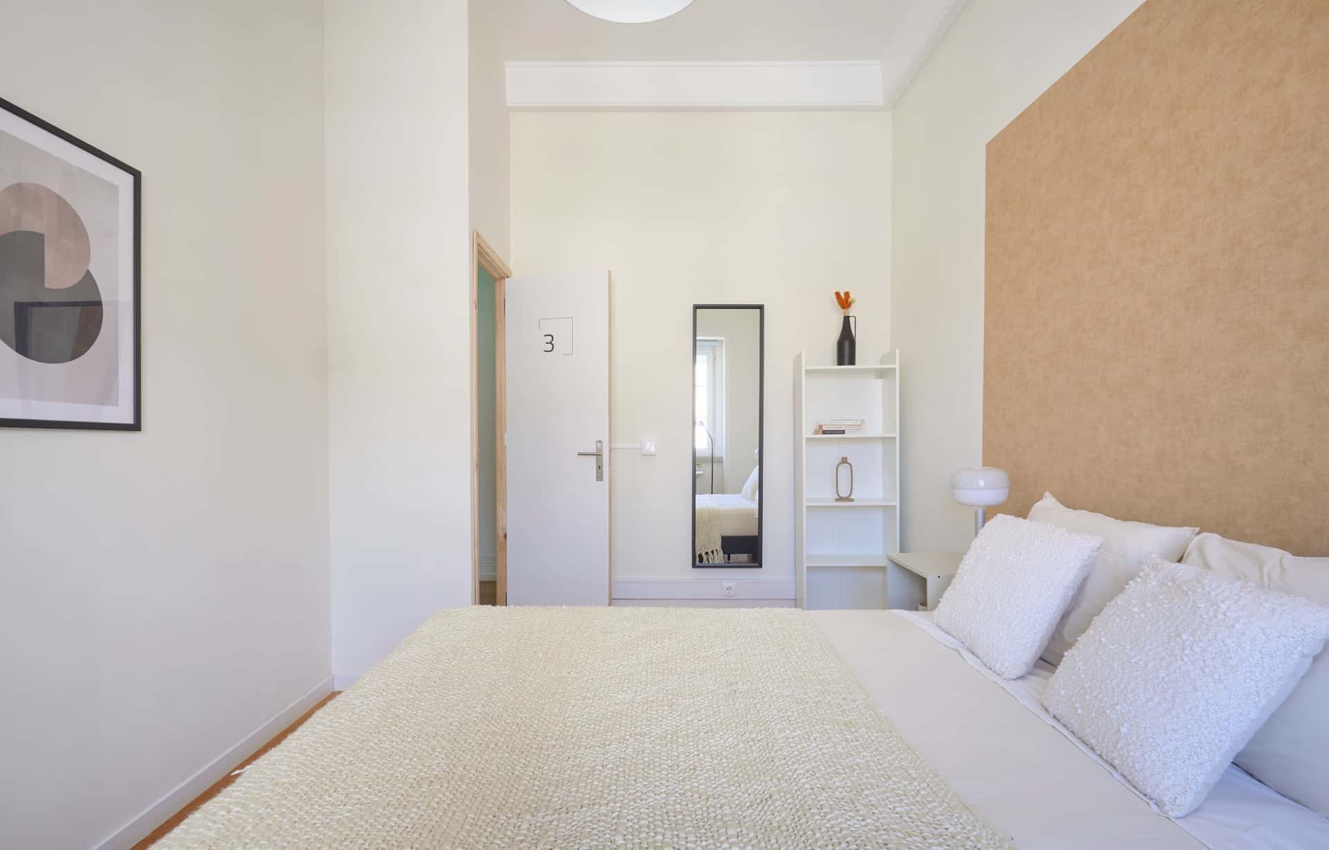 Bedroom in a 10-bedroom apartment in Lisbon (1min from metro station) - Room 3