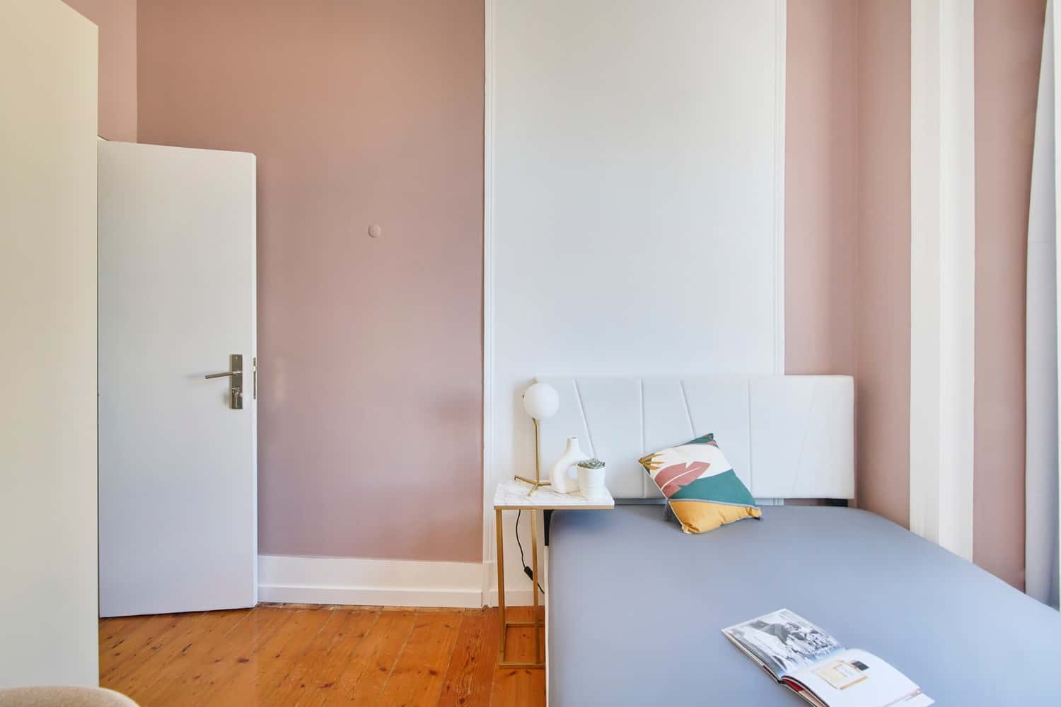 Room 2 - 96. Largo Vitorino Damasio 2 3E