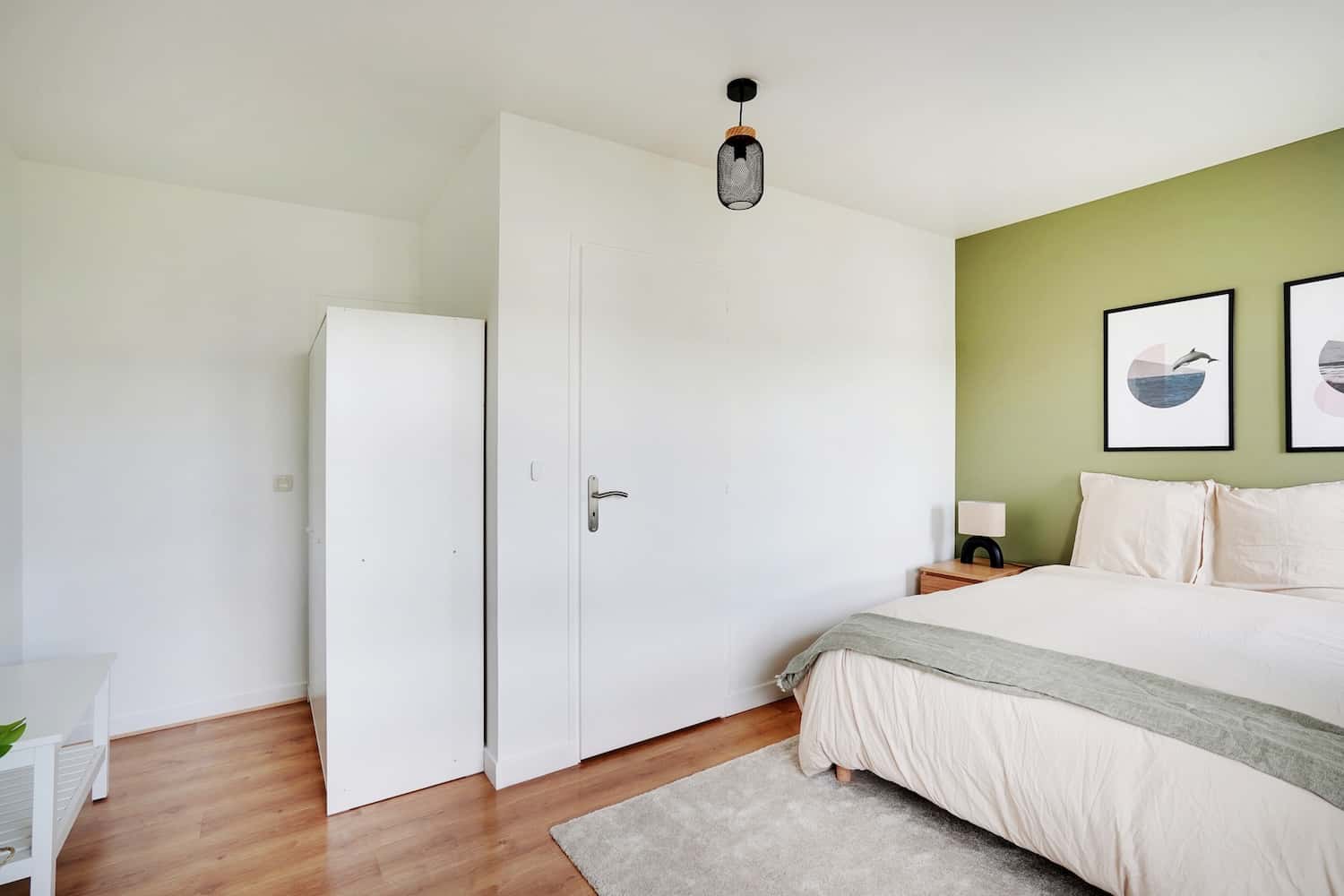 Move into this 13 m² room with a view