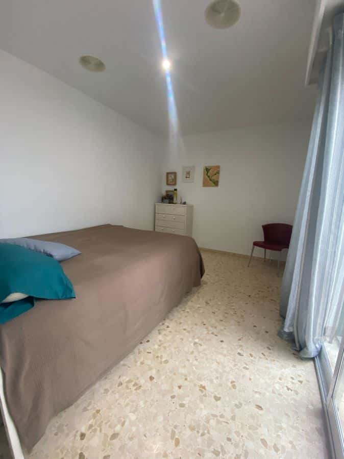 Habitación en piso de 5 habitaciones en El Pla Del Real