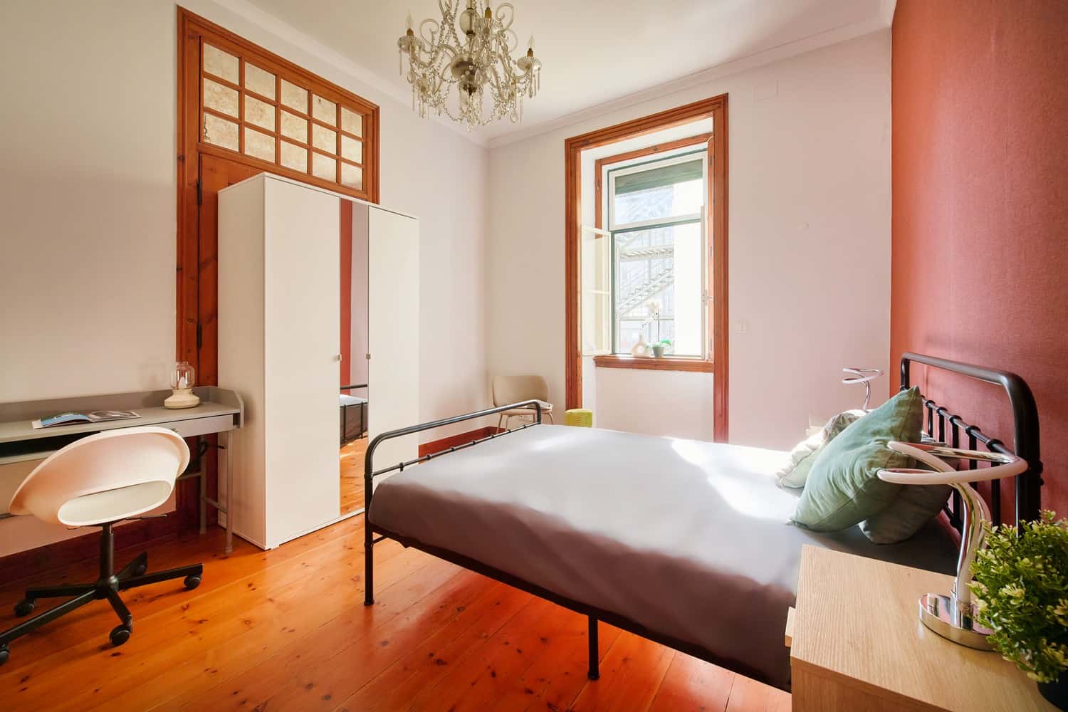 Room 5 - 73. Av.Duque de Avila 131 2E