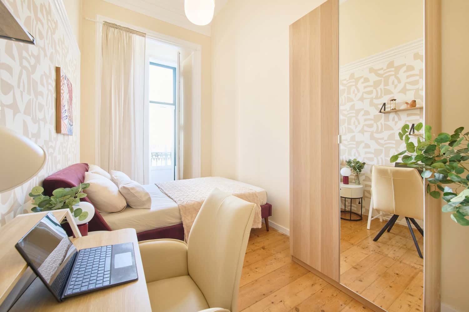 Room 2 - 91. Largo Vitorino Damasio 2 1D