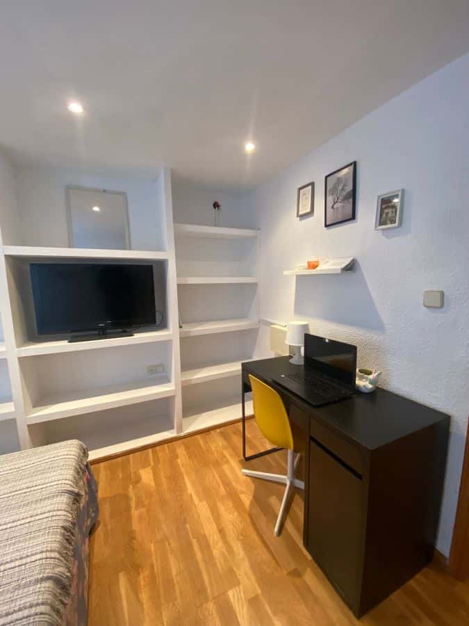 Habitación en piso de 3 habitaciones en Rascaña