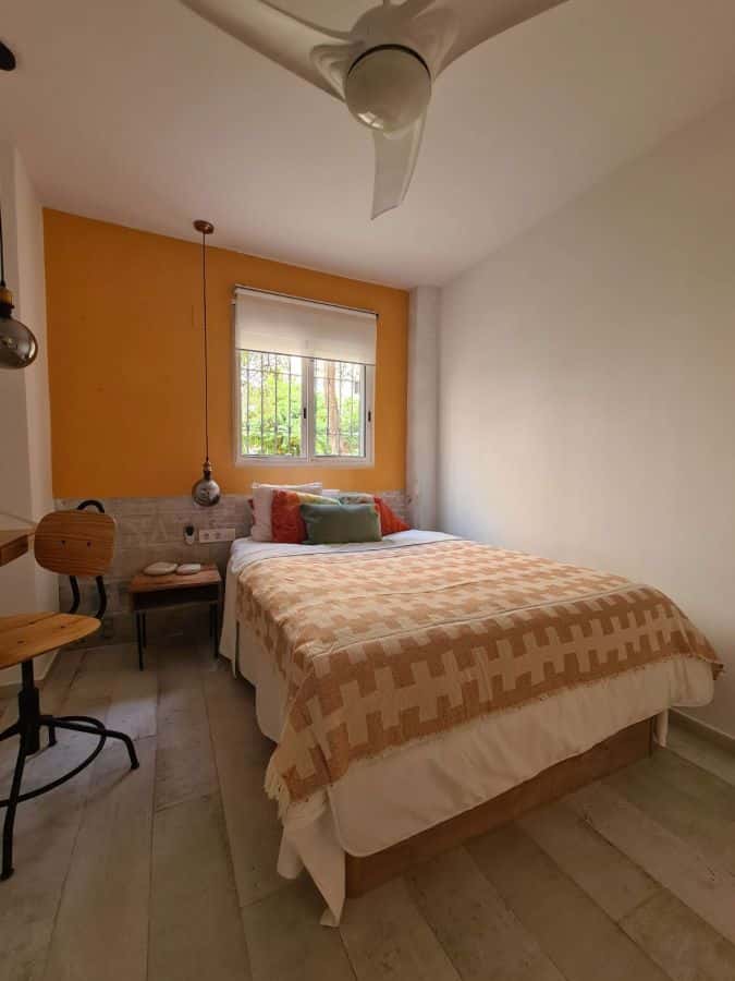 Habitación en piso de 4 habitaciones en Algirós