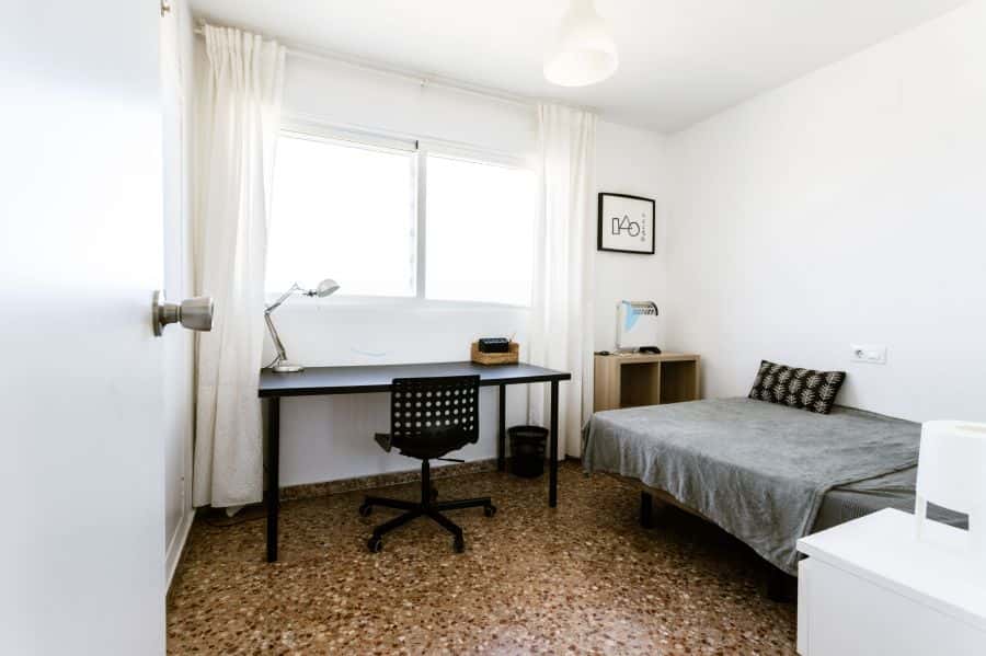 Habitación en piso de 5 habitaciones en Algirós