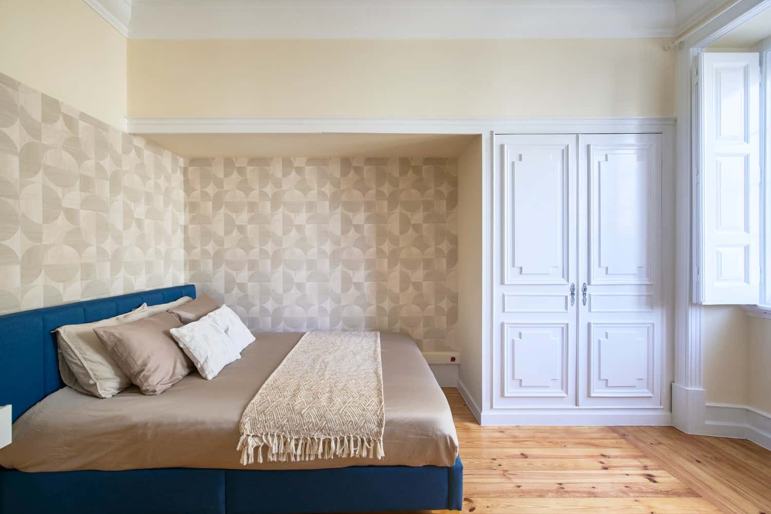 Room 7 - 51. Av. João Crisóstomo 25 3