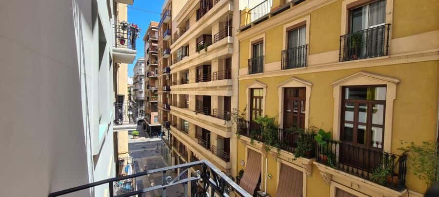 Habitación en piso de 7 habitaciones en Ciutat Vella