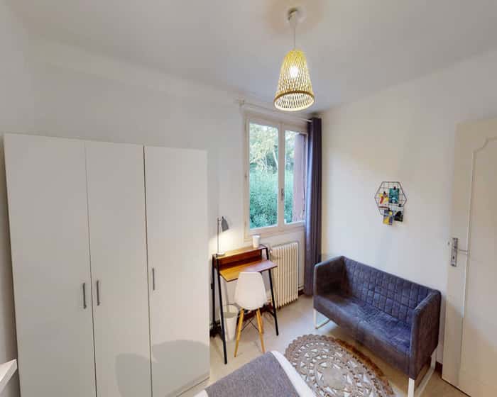 Listing photo thumbnail