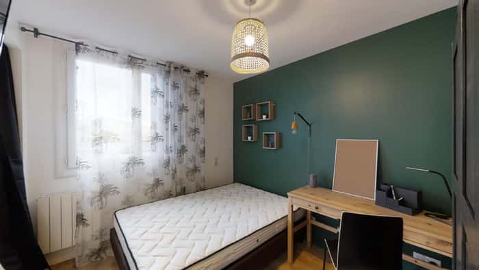 Listing photo thumbnail