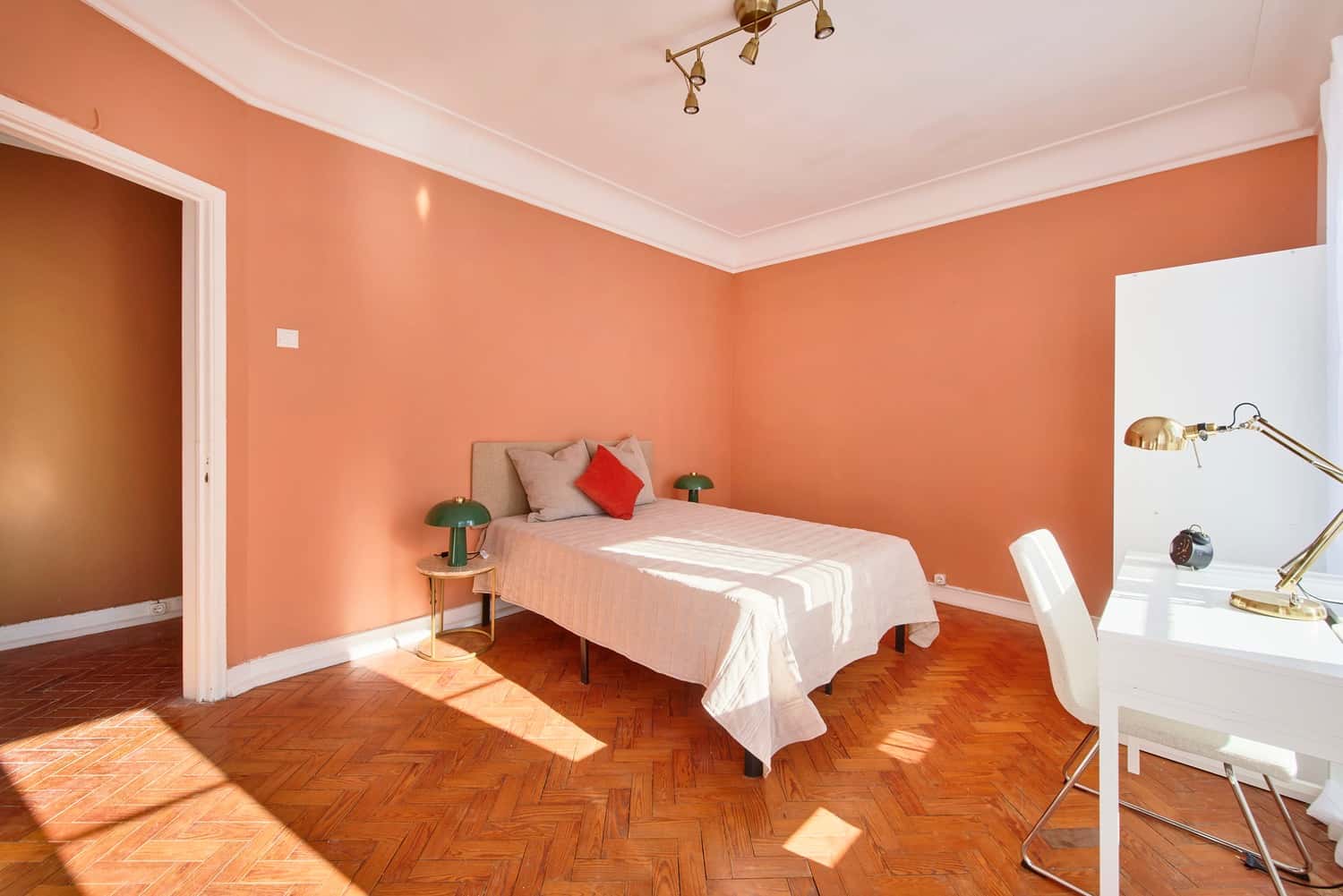 Room 2 - 76. Av João XXI 28 4E