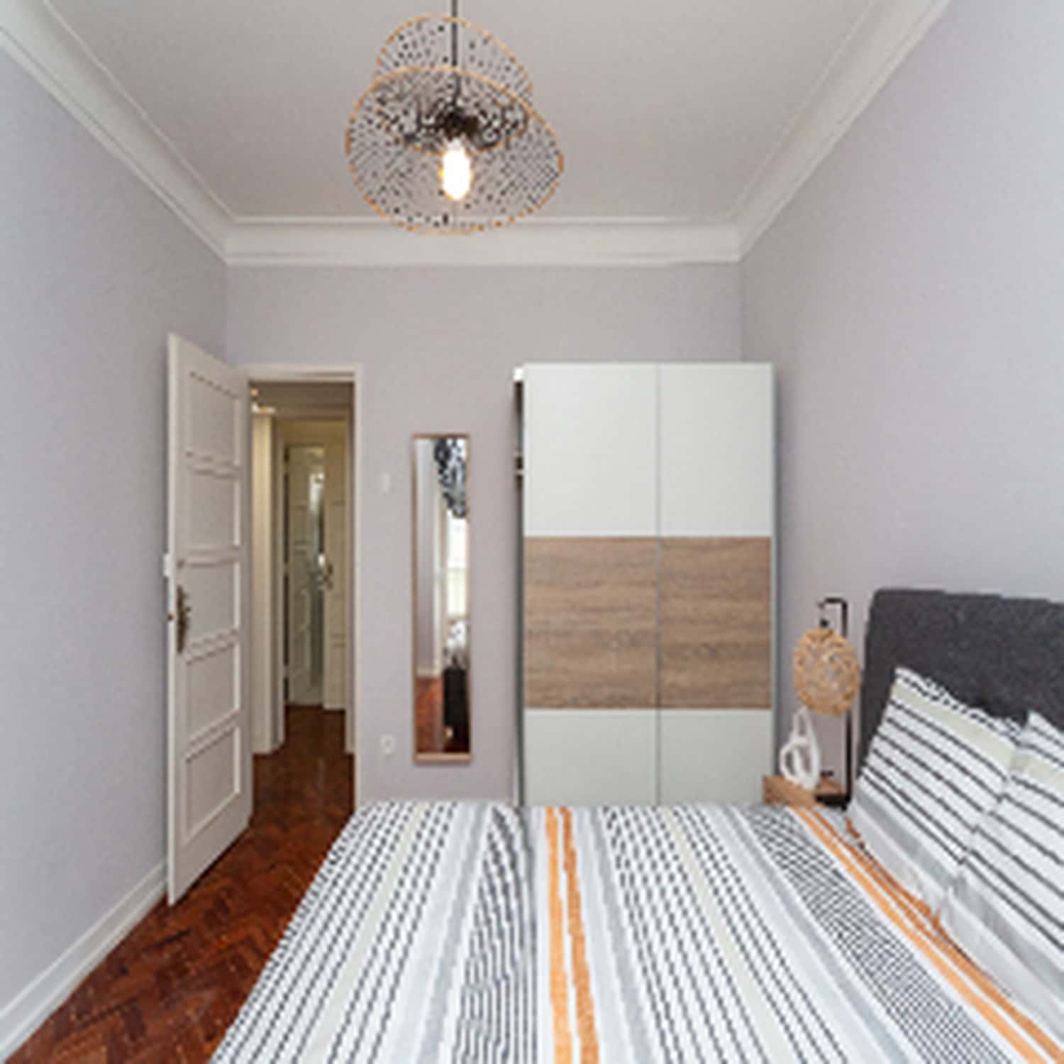 Room 3 - 40. Primeiro de Maio 146 2D