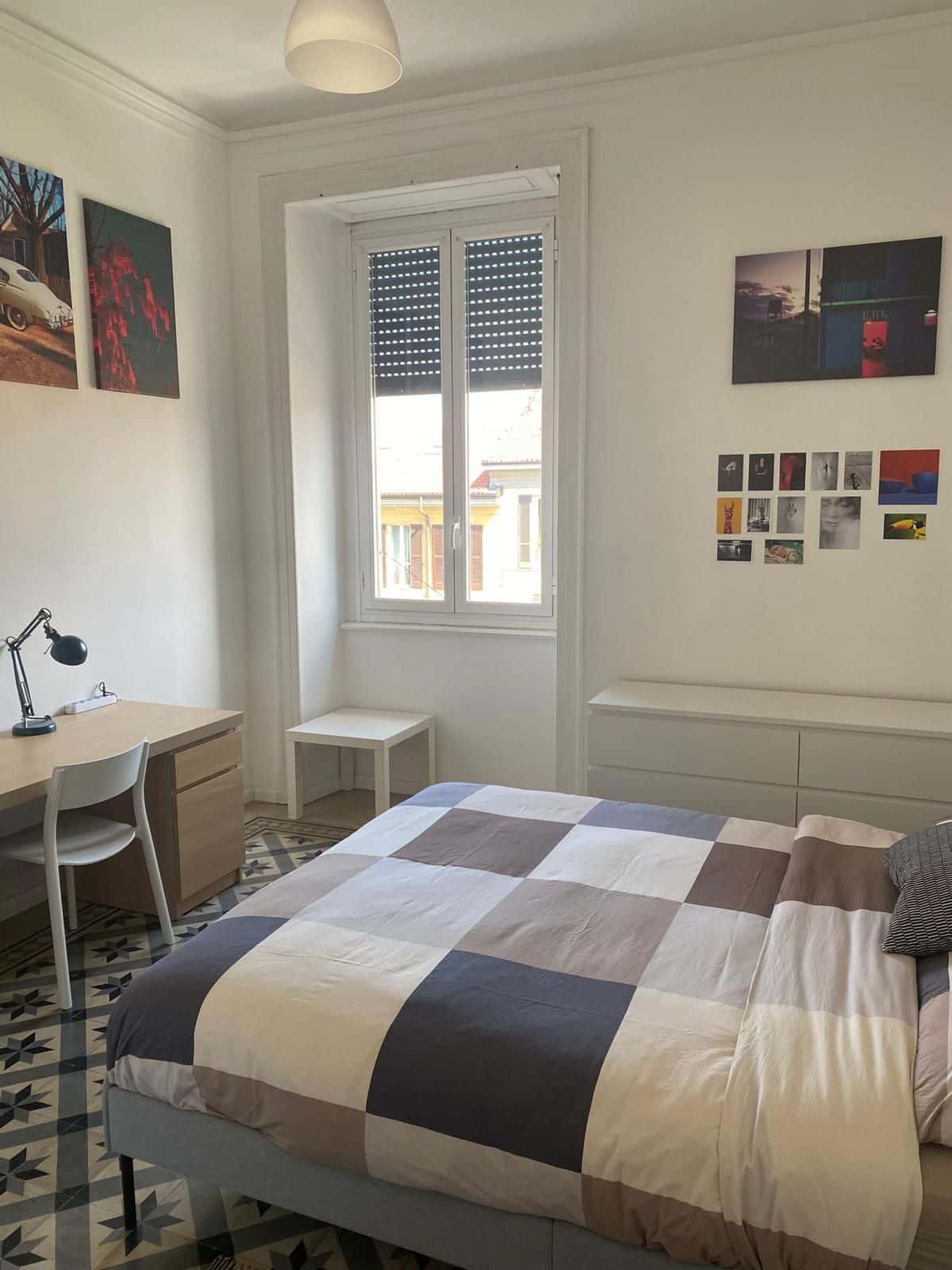 Stanza matrimoniale con affaccio sul Naviglio