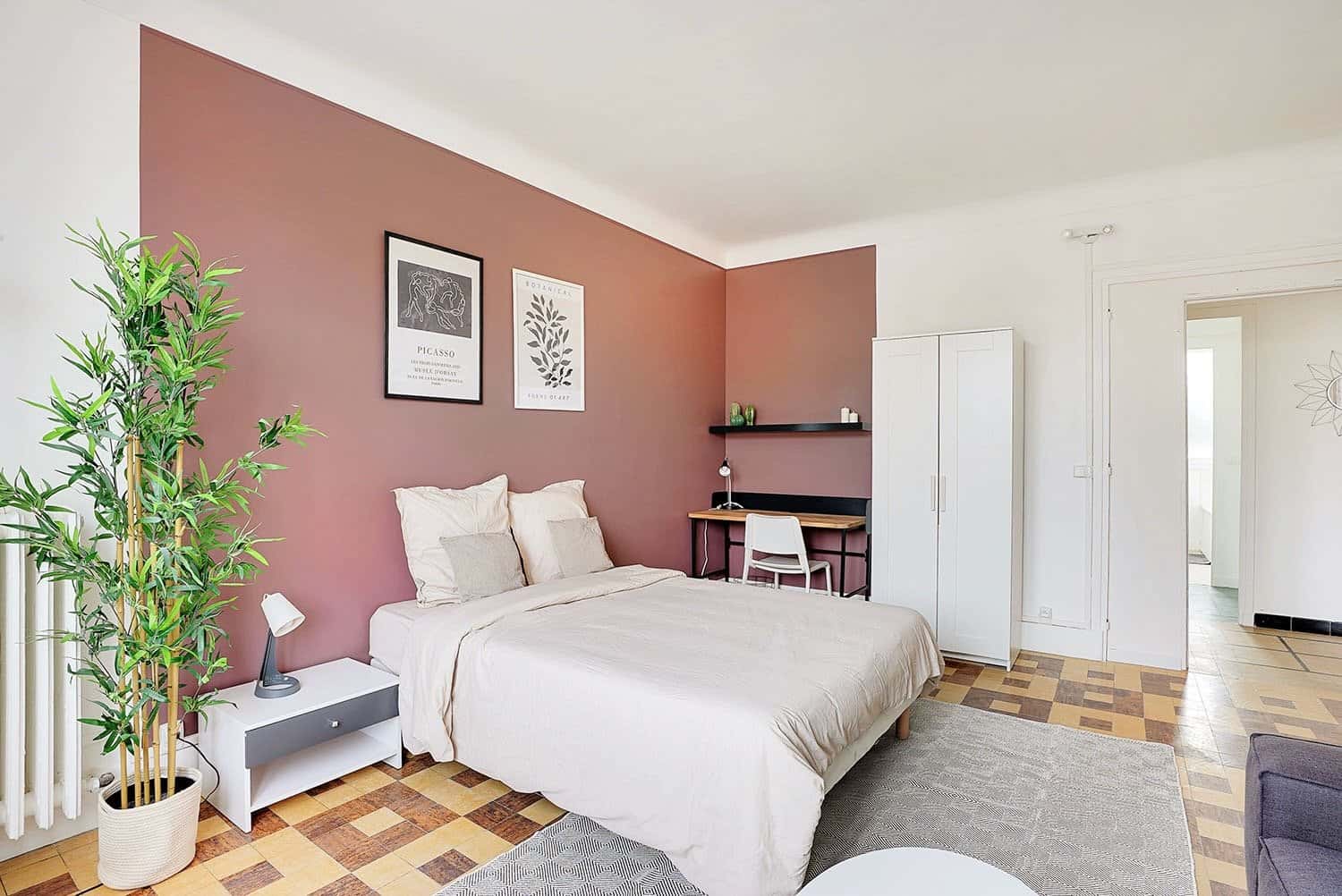Move into this comfortable 17 m² room near Paris