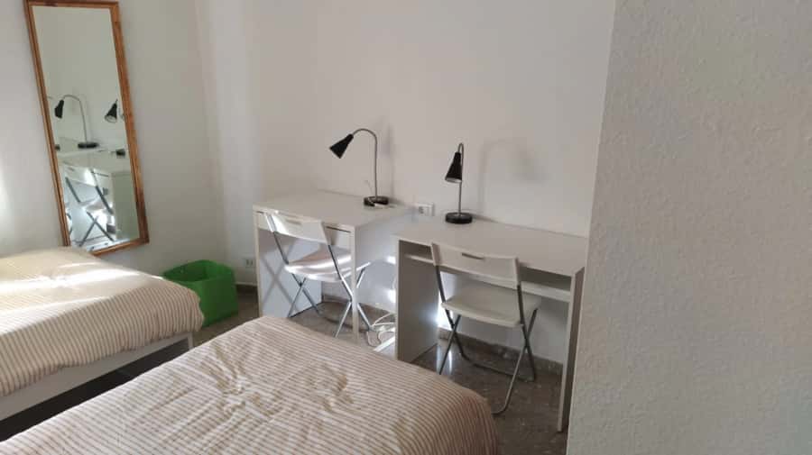 Habitación en piso de 4 habitaciones en Camins Al Grau