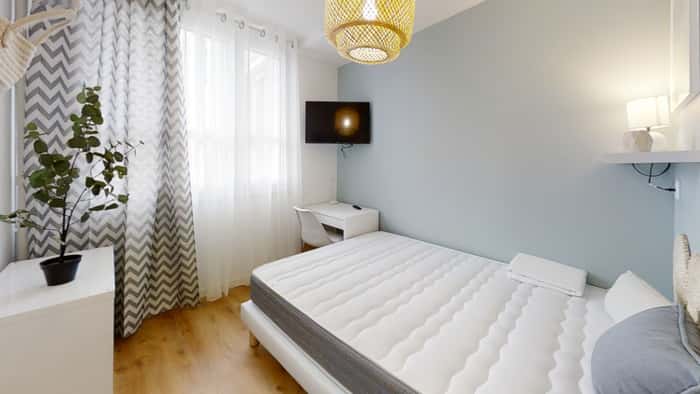 Listing photo thumbnail