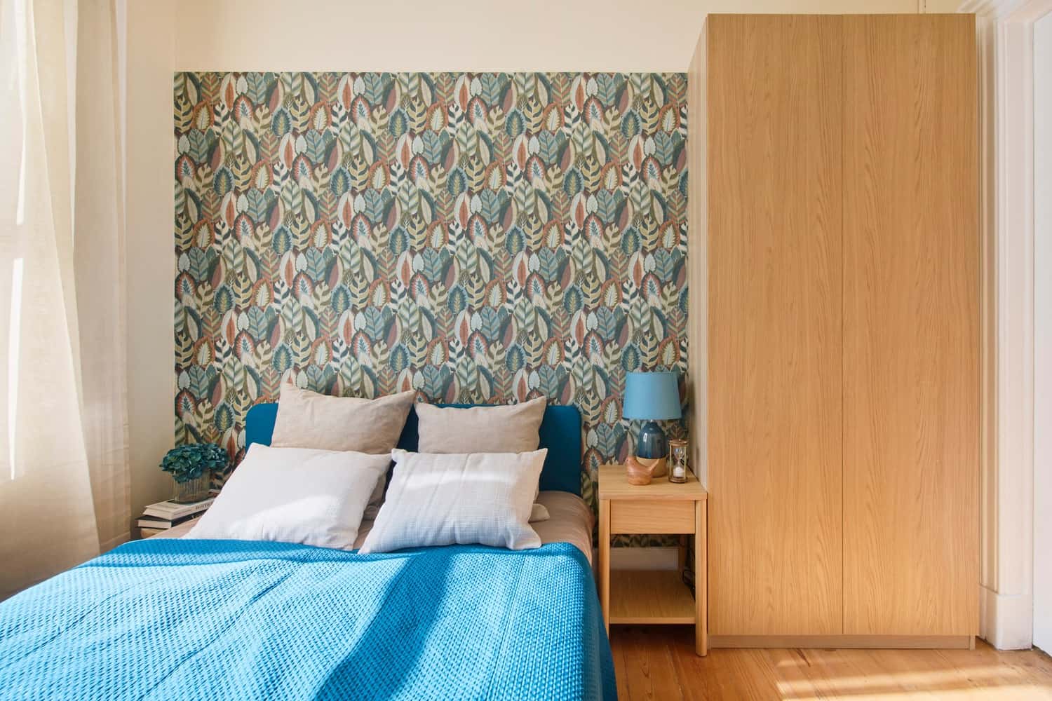 Room 5 - 91. Largo Vitorino Damasio 2 1D