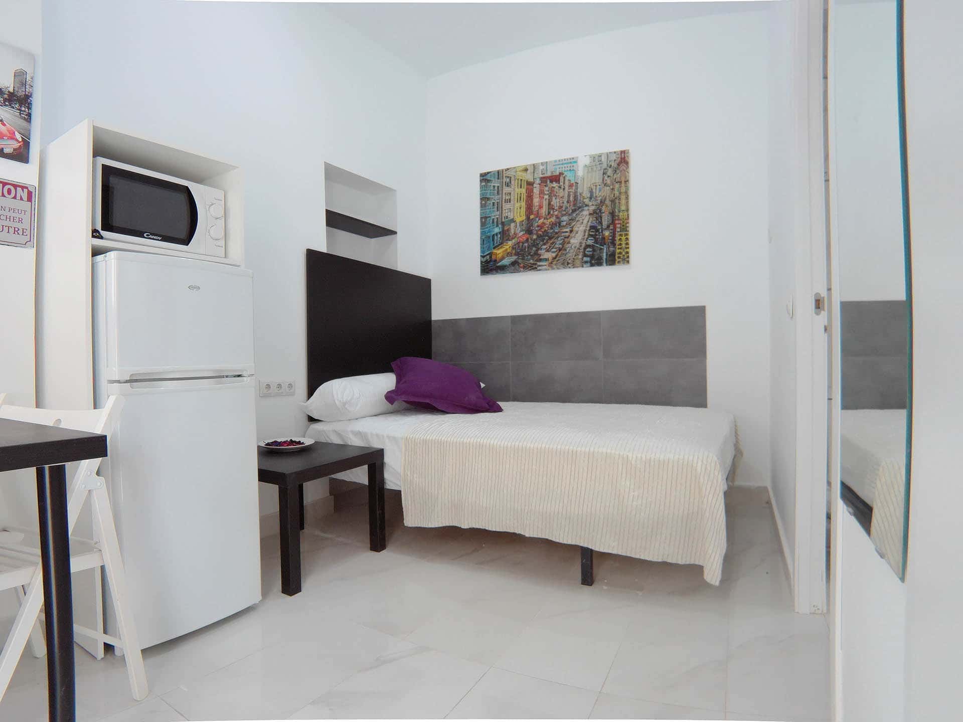 Room Calle Almendrales