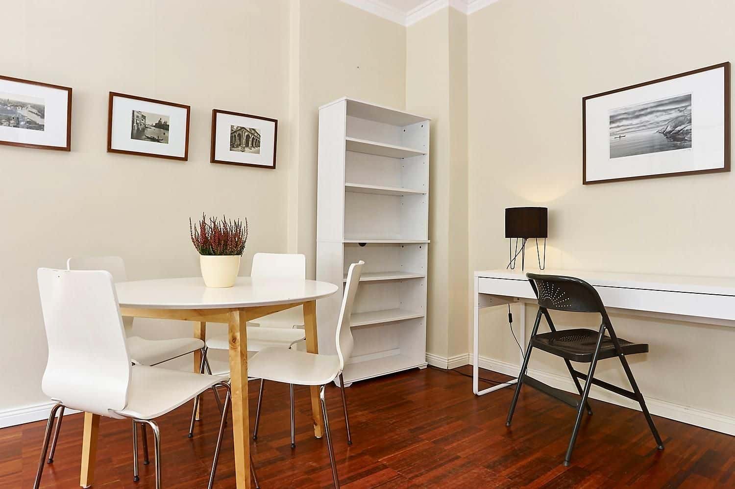 A homey and quiet 2 rooms flat