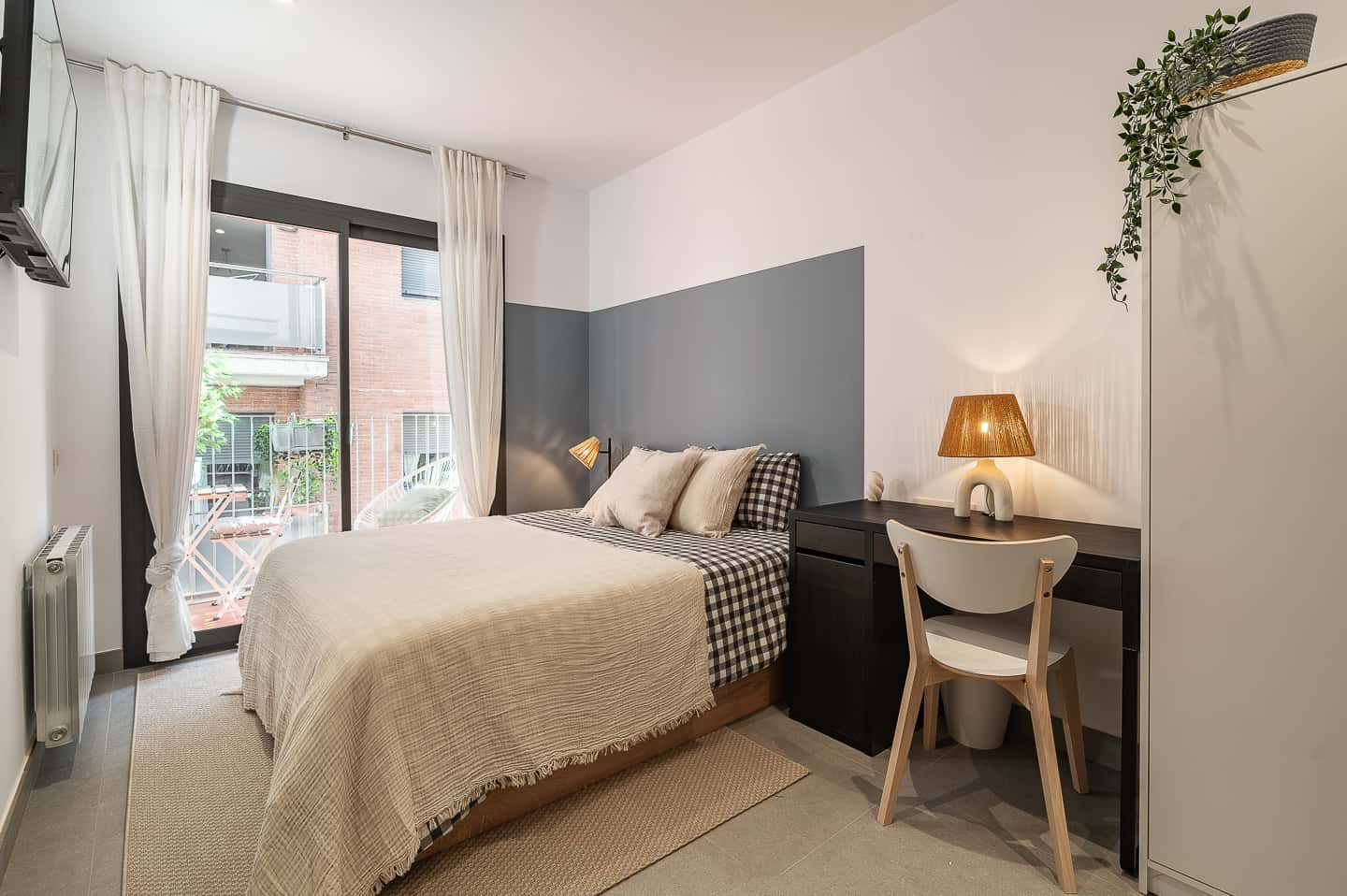 GLADSTONE: NEWLY RENOVATED APARTMENT - RESIDENCE