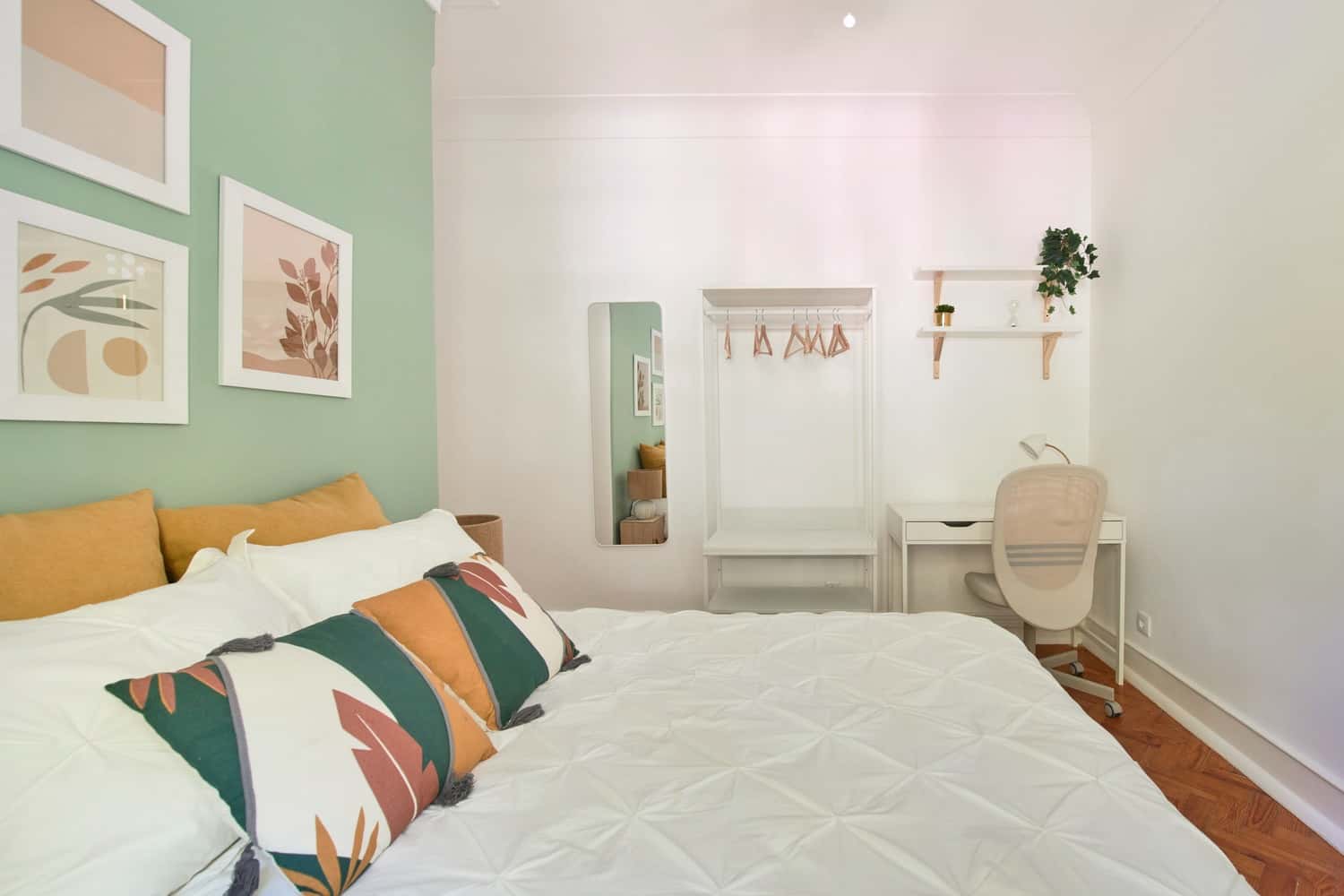 Room 1 - 45. Avenida de Roma 16 2D