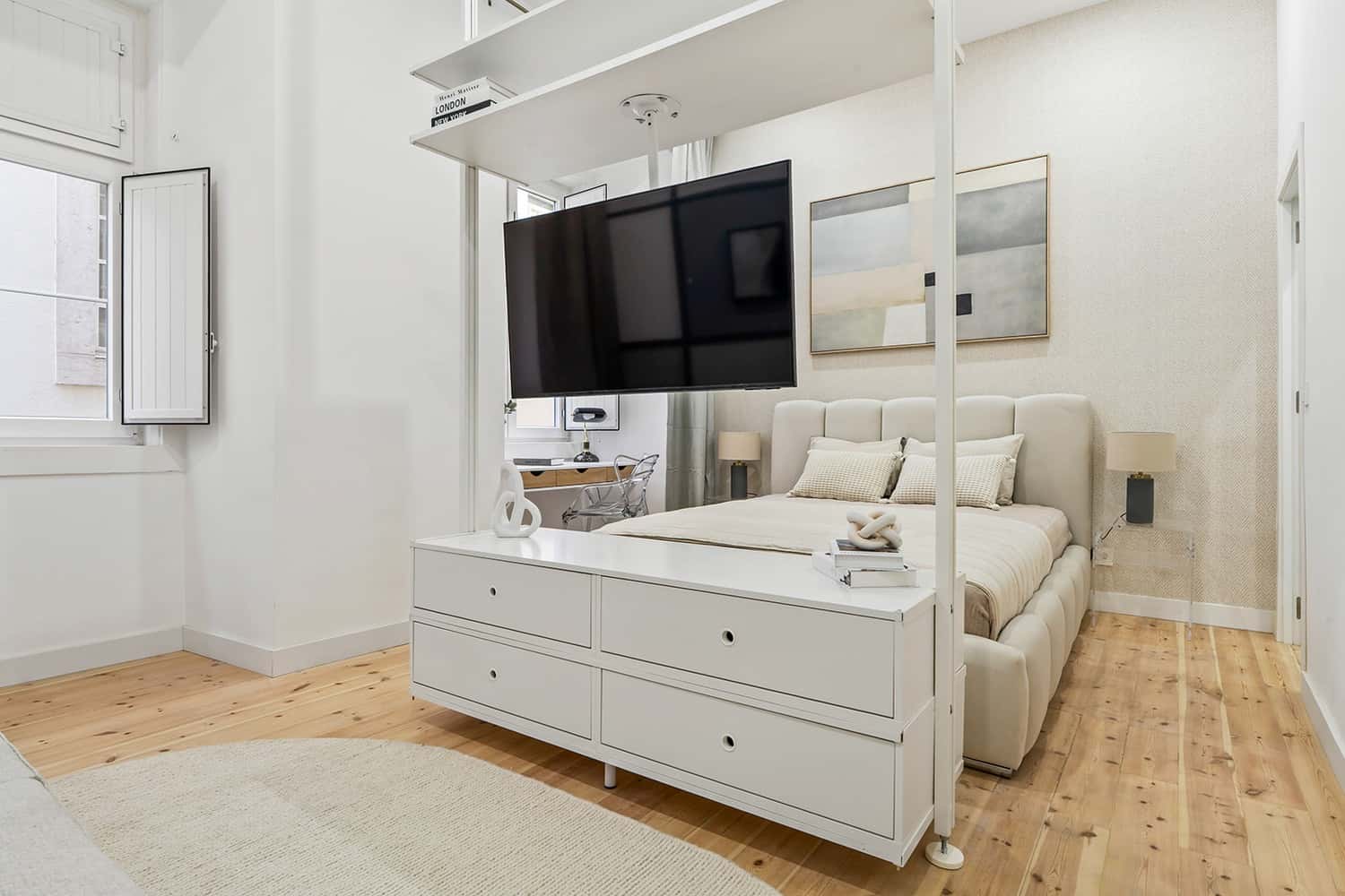 Room 5 - 85. Rua Nova do Almada 80 2E
