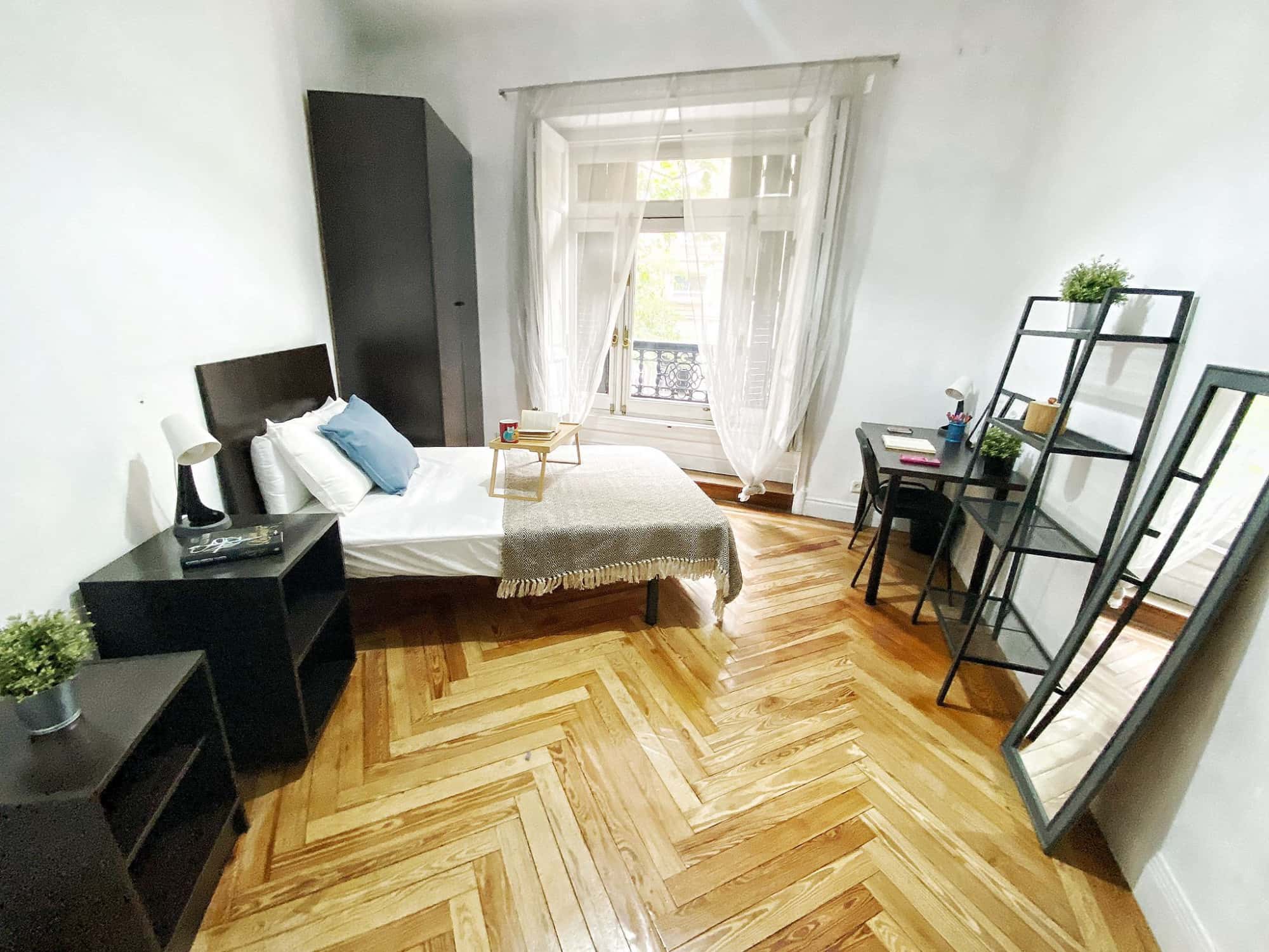 Calle de Sagasta, 12 (ONLY STUDENTS)