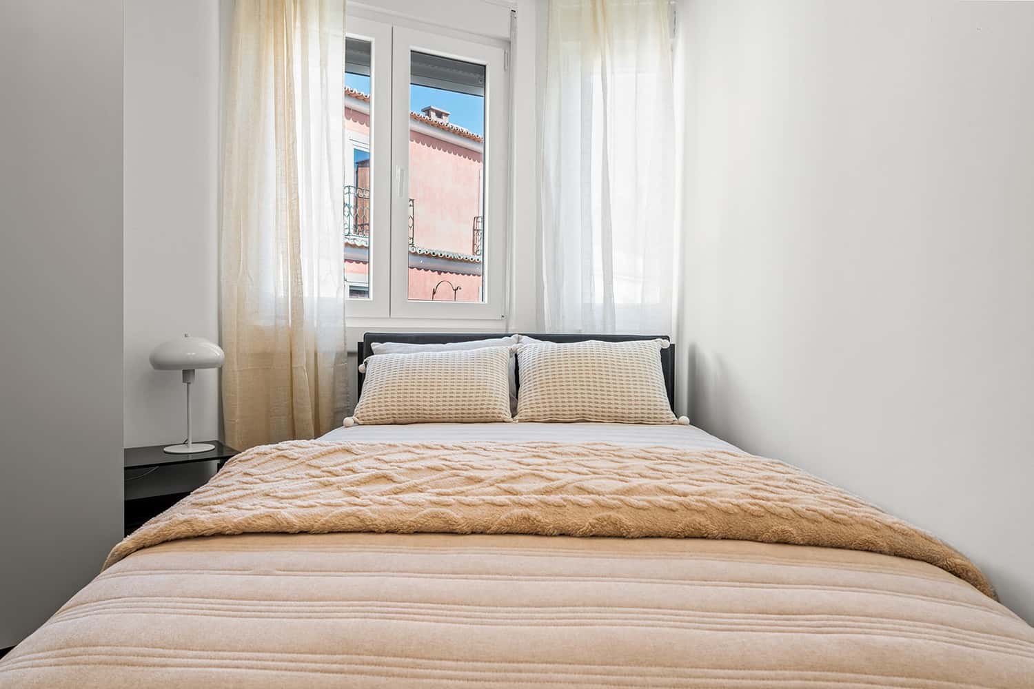 Room 2 - 82. Travessa de Santo António à Graça 2 3°
