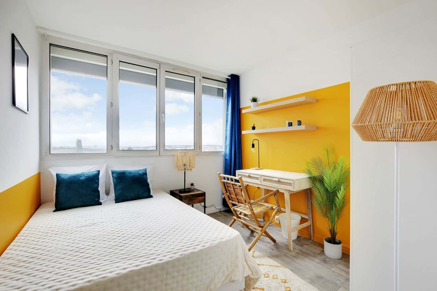 Move into this simple 10 m² room in coliving near Paris