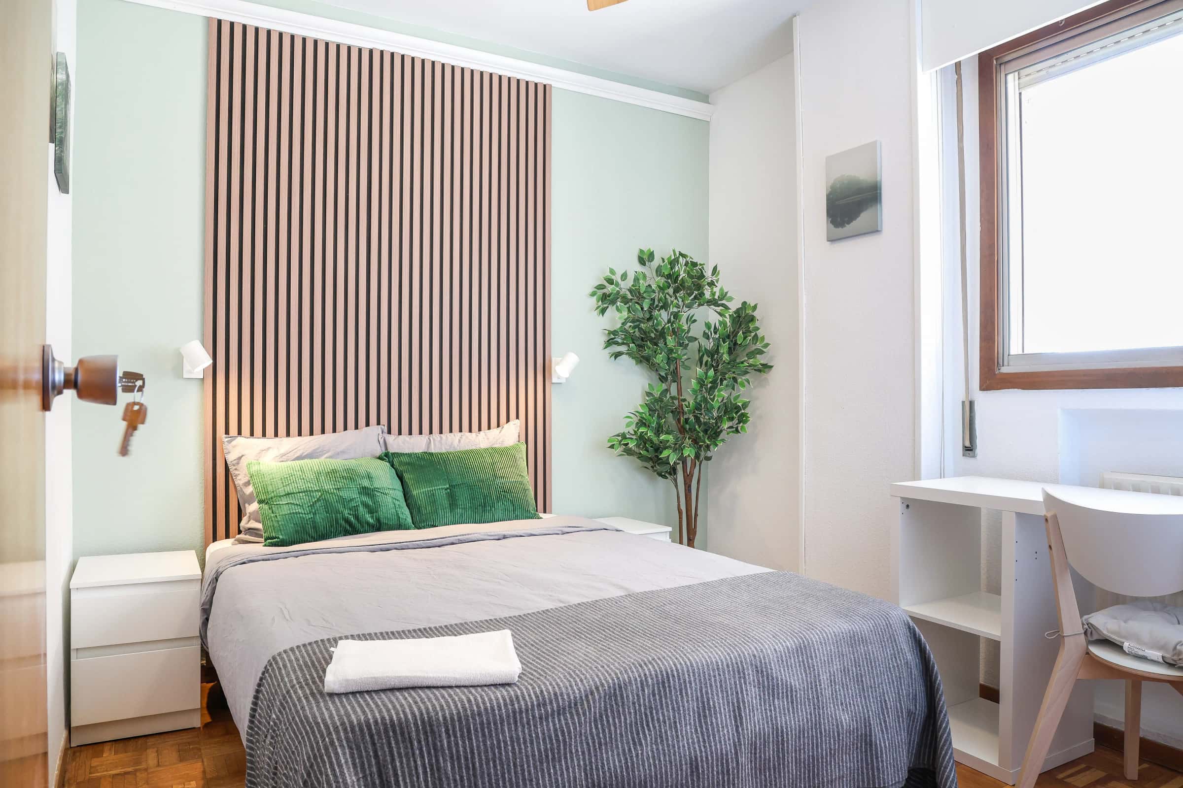 Chambre dans Calle de Santiago de Compostela, Madrid pour 120 m² avec 6 chambres