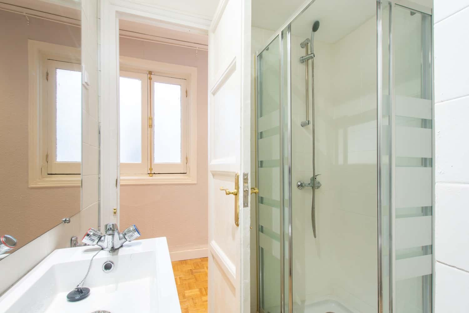 Room 1 - Calle de Ferraz 40