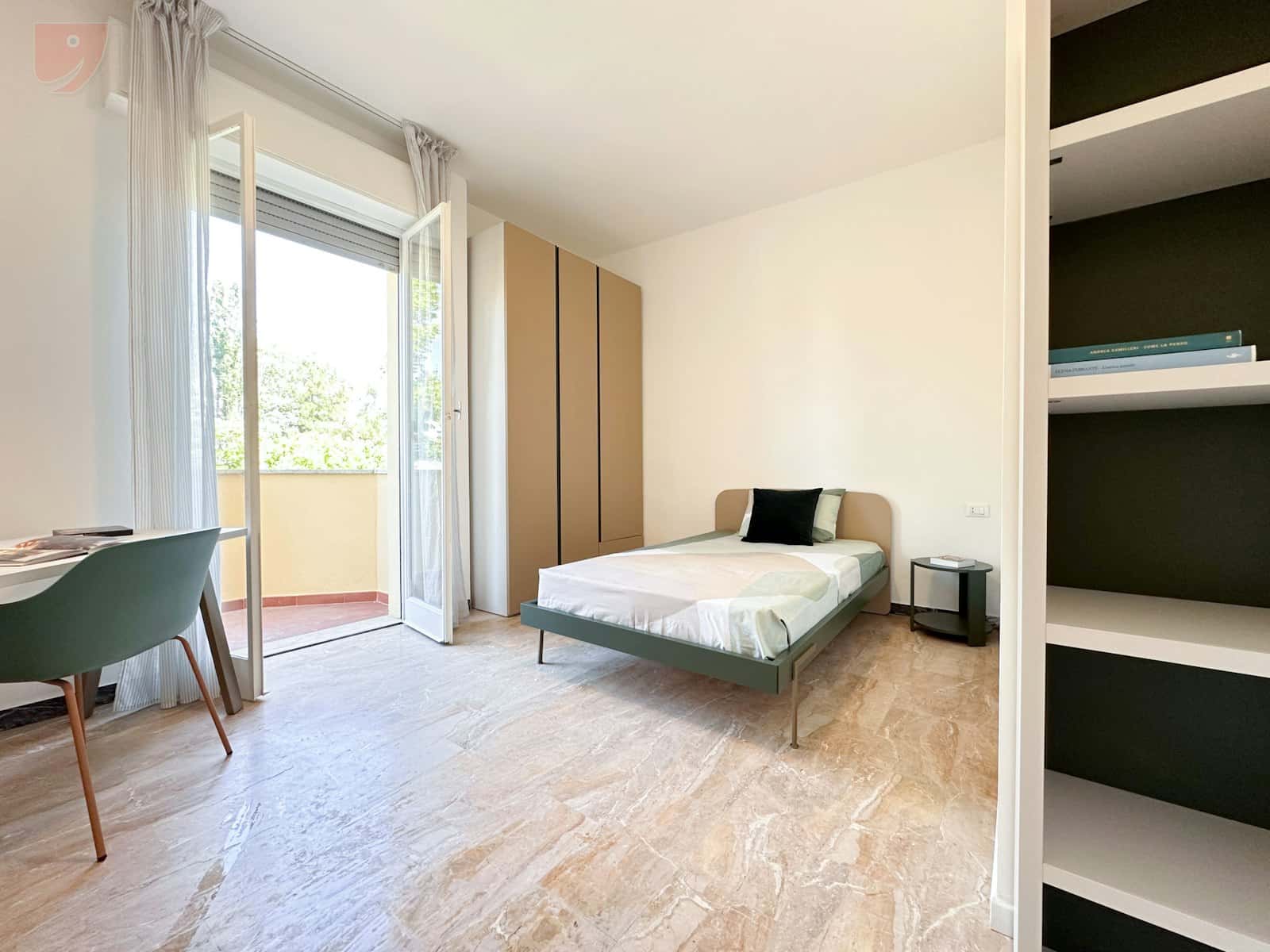 Stanza in Via Giuseppe Compagnoni, Ferrara di 172 m² con 9 camere