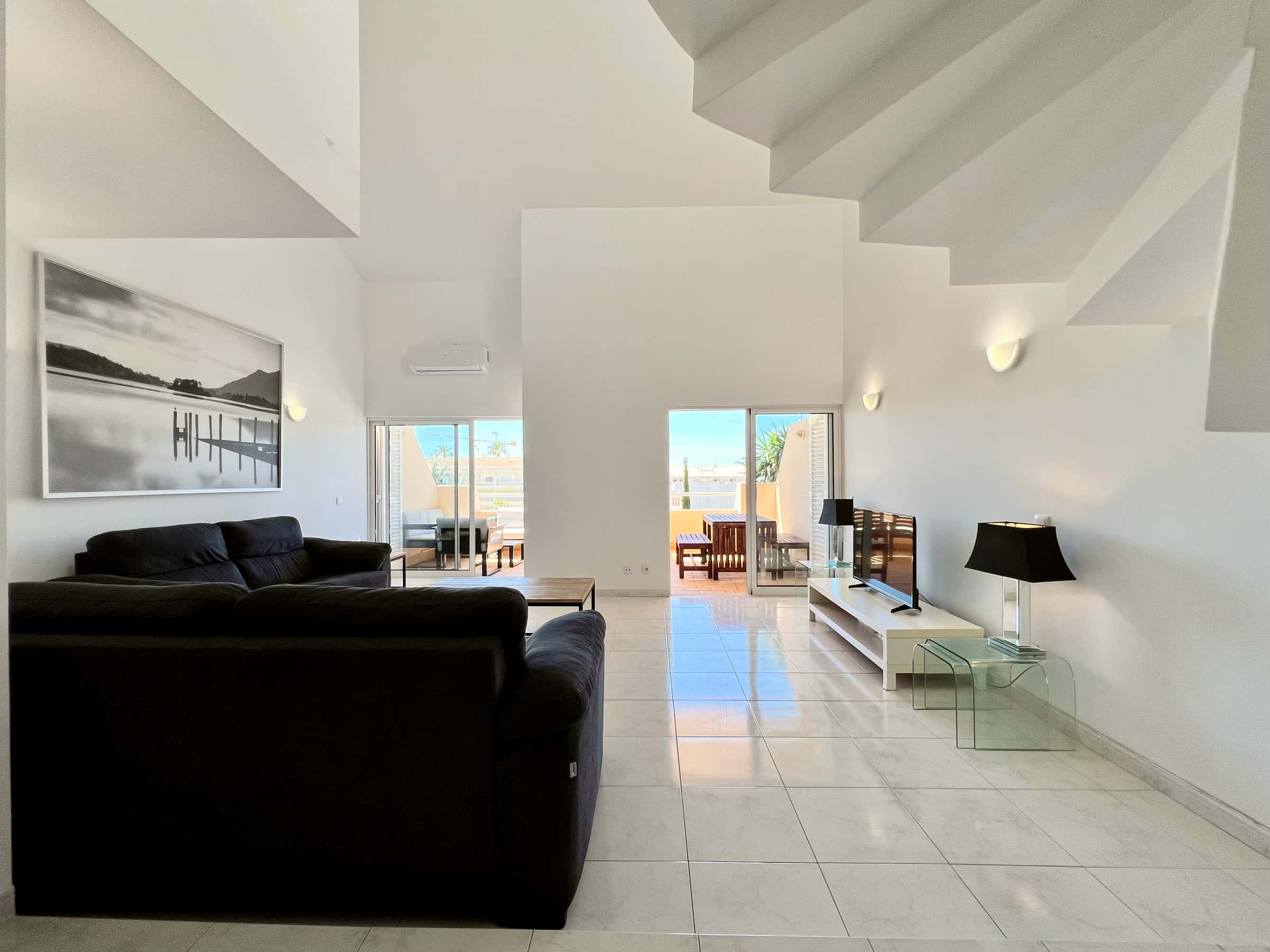 2BDR Apartment in Rua das Pimenteiras, Quarteira with 120 m²