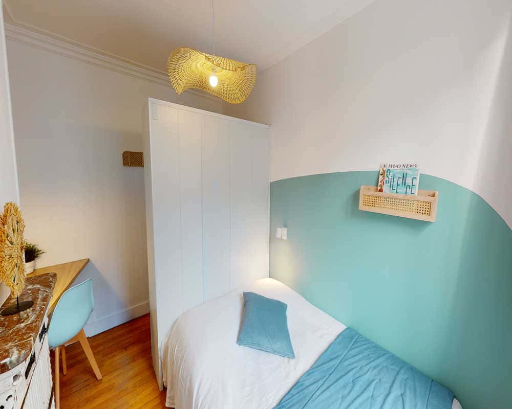 Chambre dans le rue de Passy