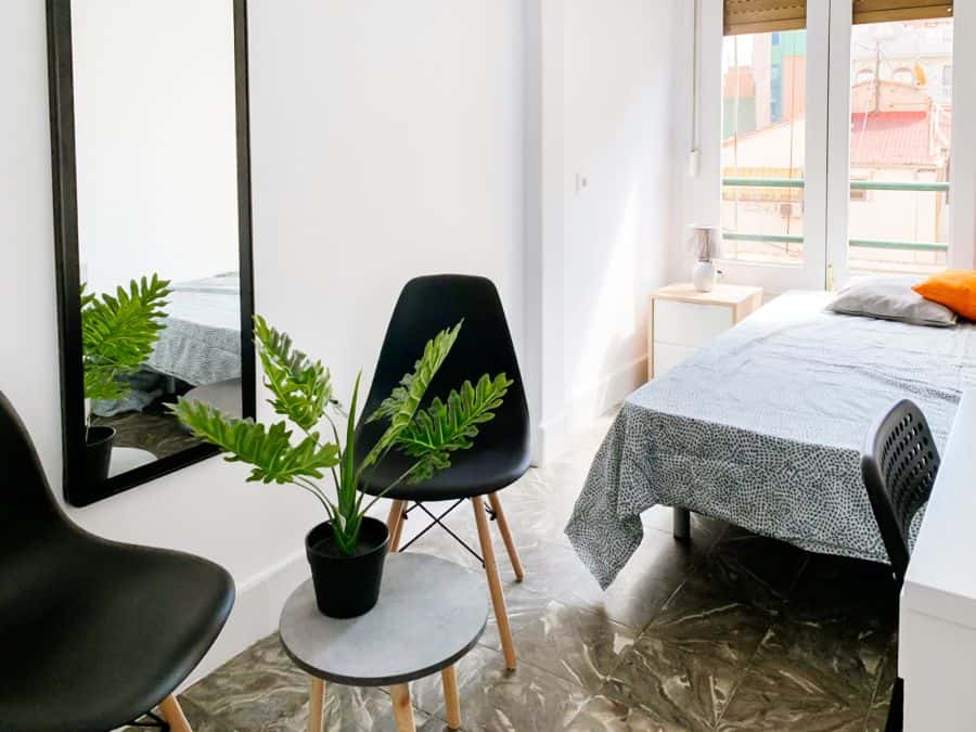 Habitación en piso de 7 habitaciones en Ciutat Vella