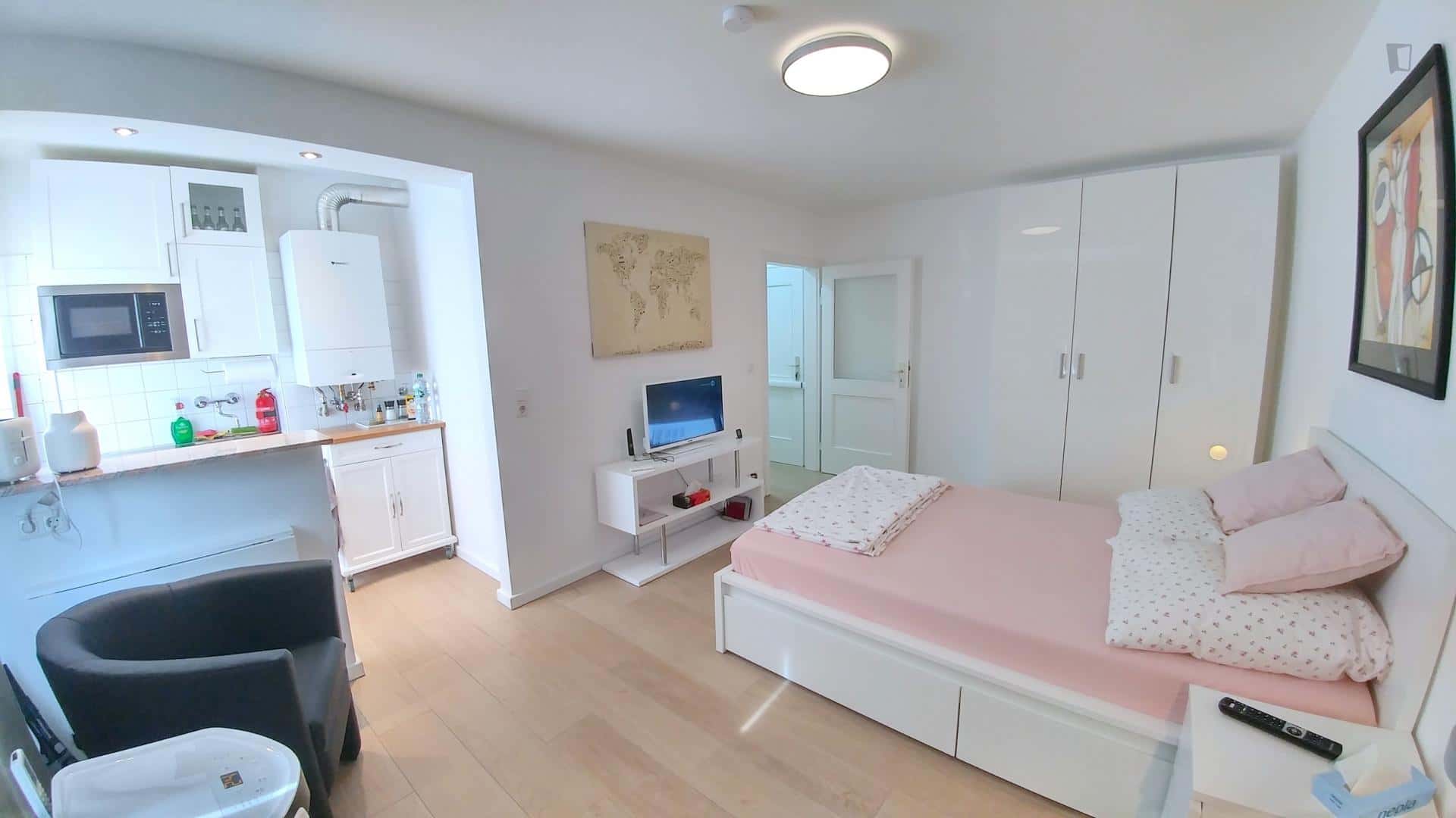 Apartment in Stadtwaldgürtel, Köln for 25 m² - Photo 2