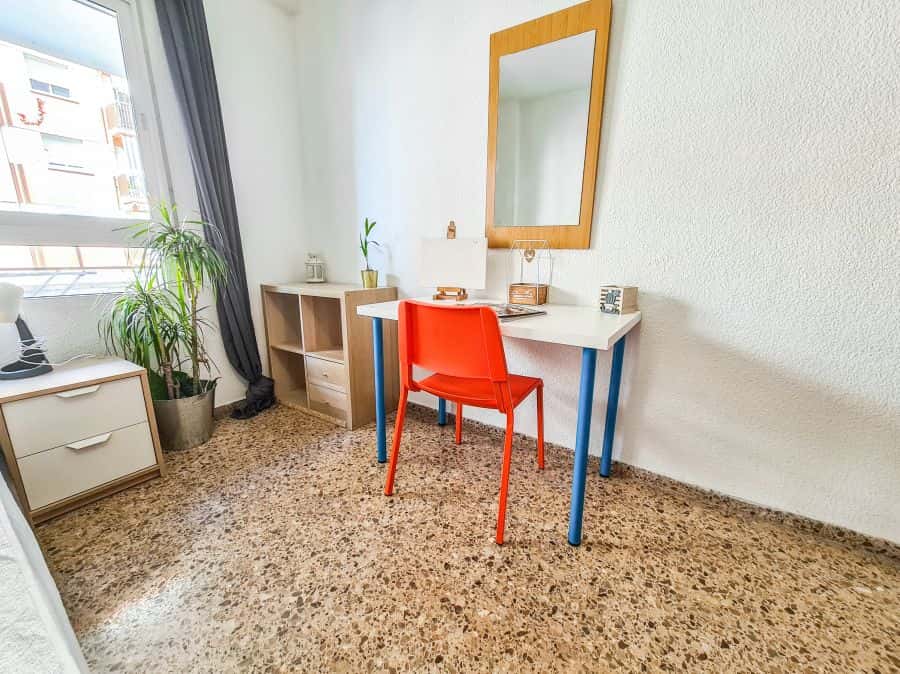 Habitación en piso de 4 habitaciones en Camins Al Grau