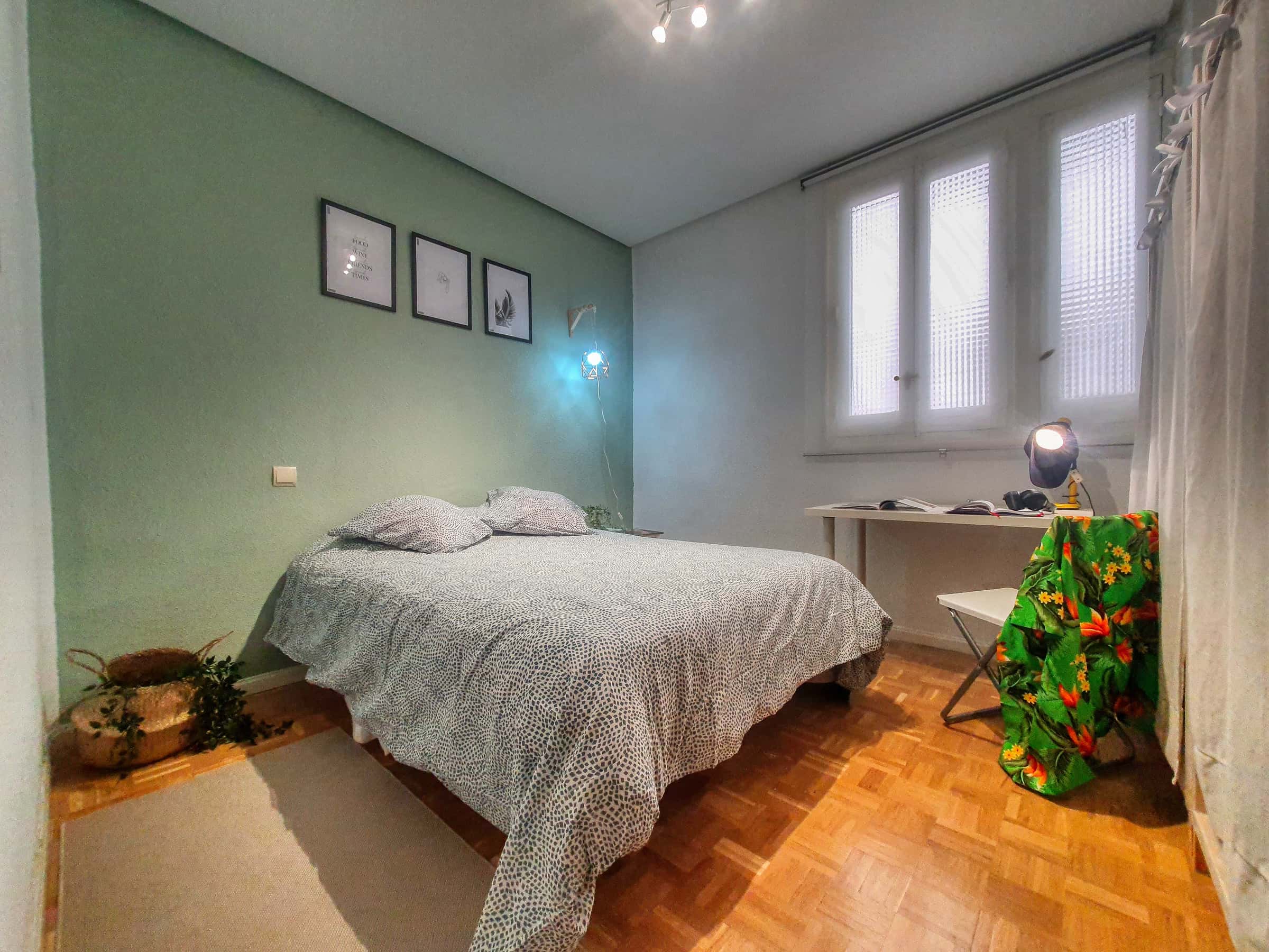 Chambre dans Calle de Vallehermoso, Madrid pour 100 m² avec 5 chambres