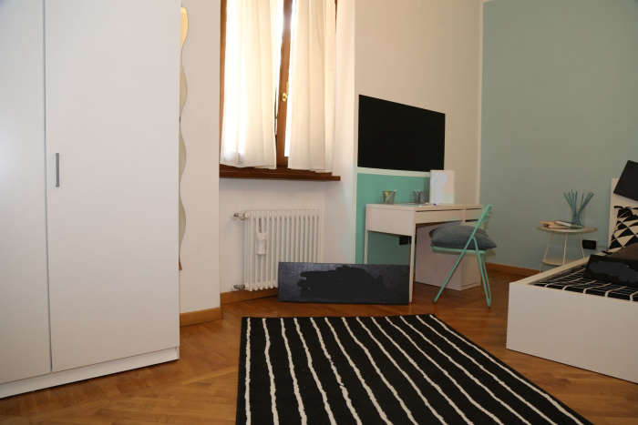 Listing photo thumbnail