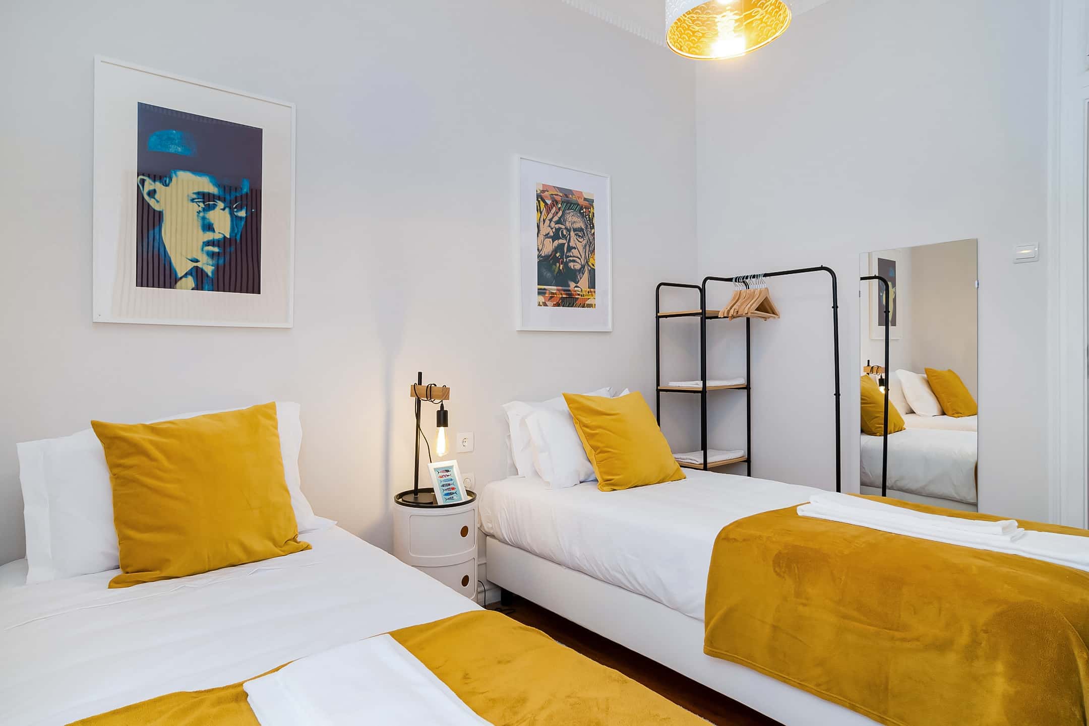 Room in a 5-bedroom apartment in Rua António Pedro, Lisbon - Graça View Room