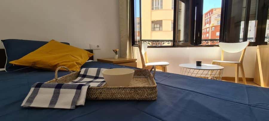 Habitación en piso de 7 habitaciones en Ciutat Vella