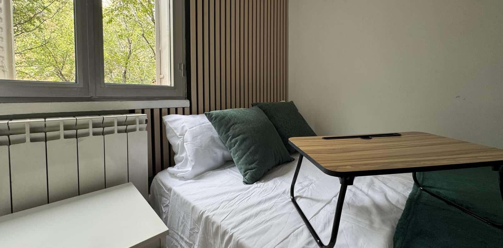Double bed in 4-Bedroom Shared Apartment in Madrid