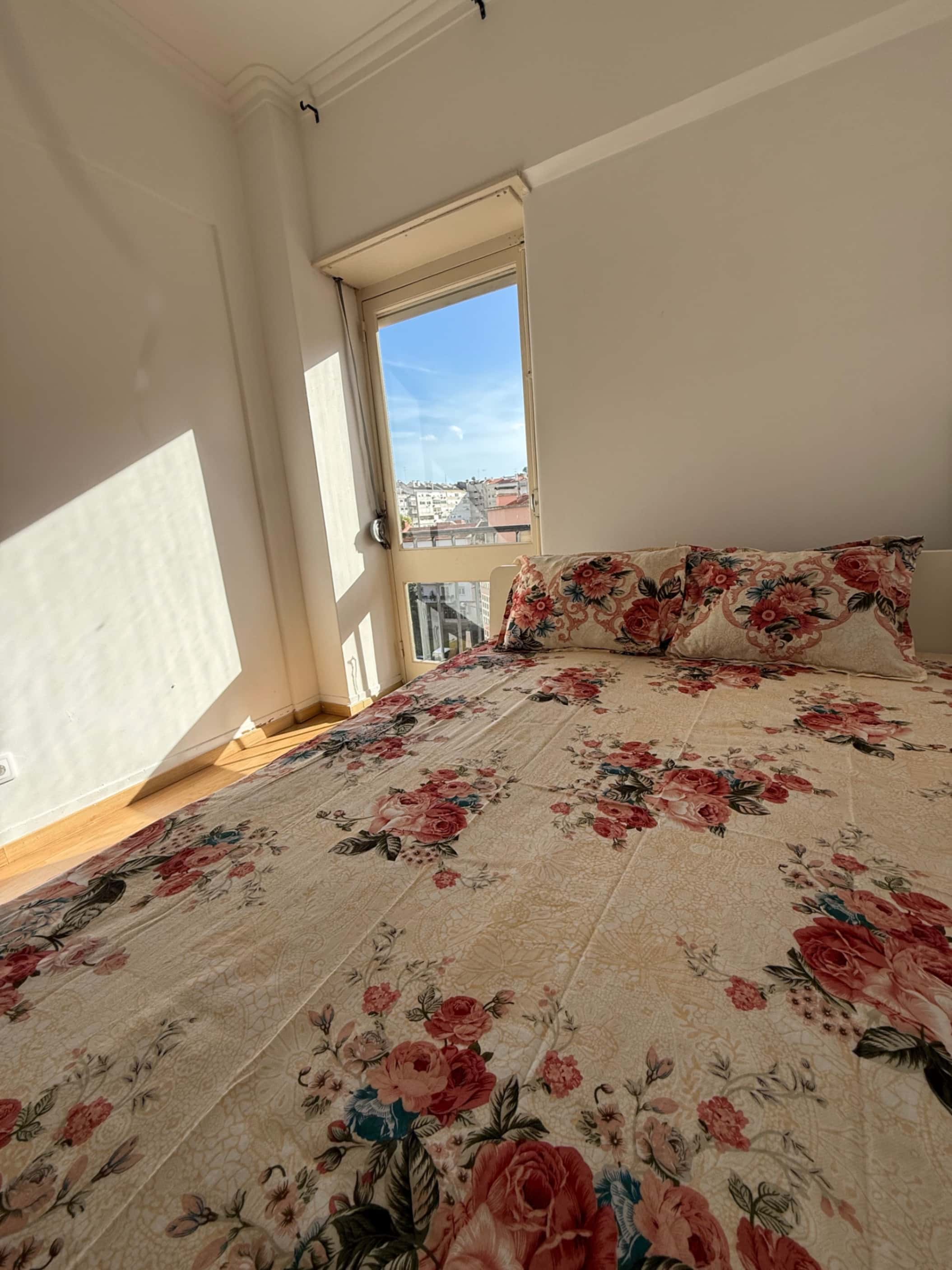 Room in Estrada de Benfica, Lisboa