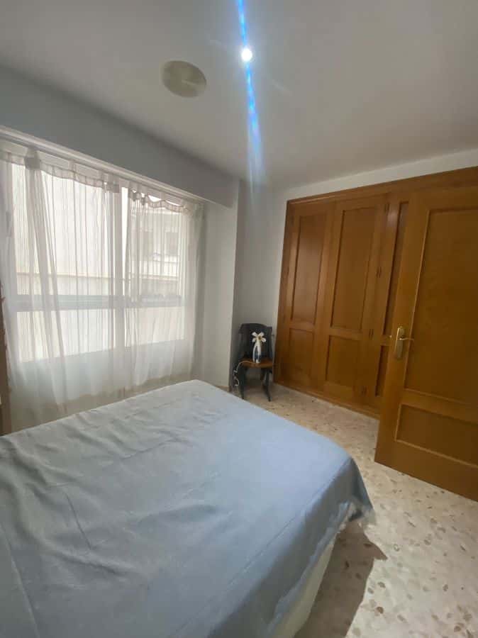 Habitación en piso de 5 habitaciones en El Pla Del Real